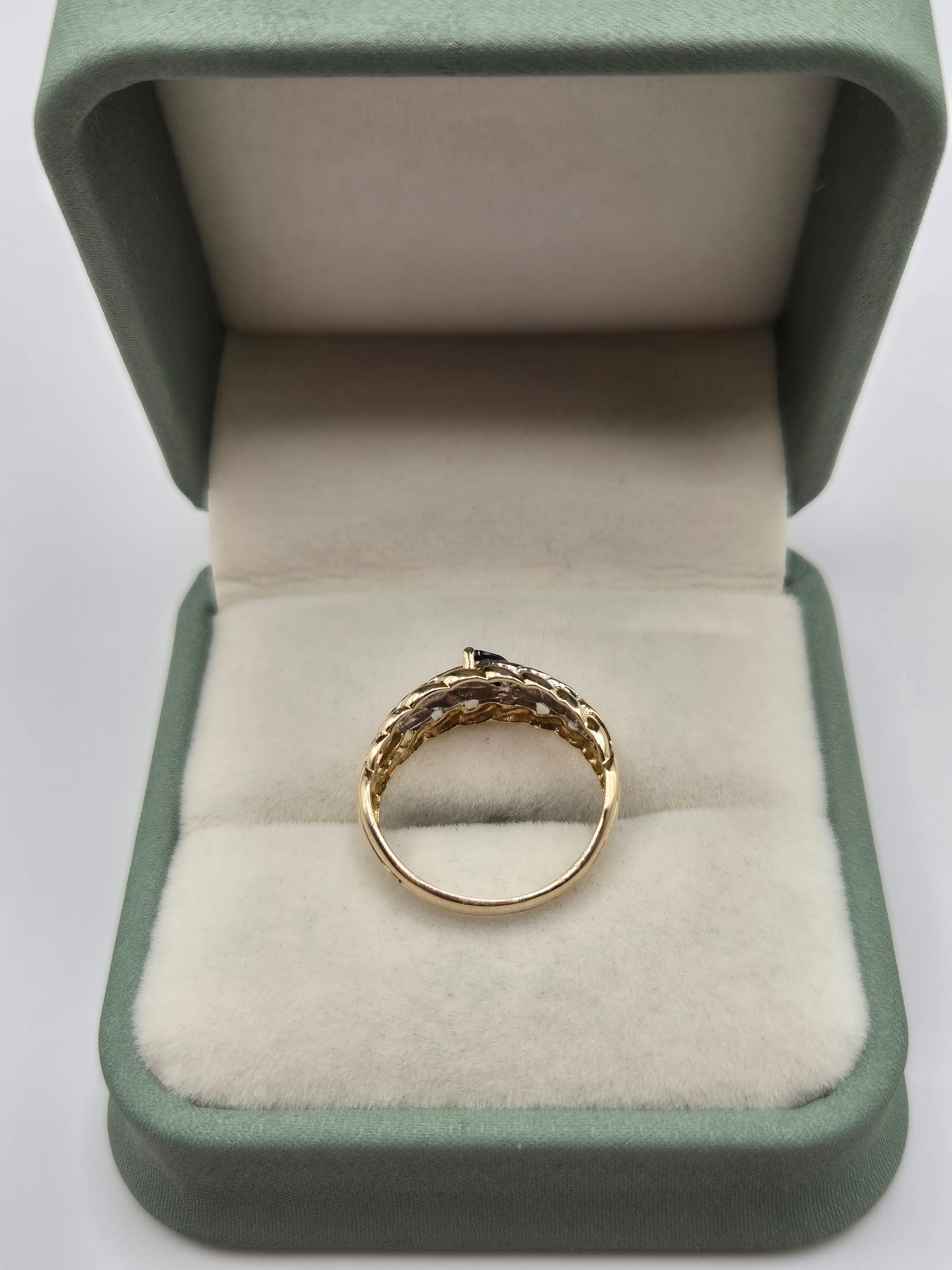 9ct gold sapphire and diamond ring
