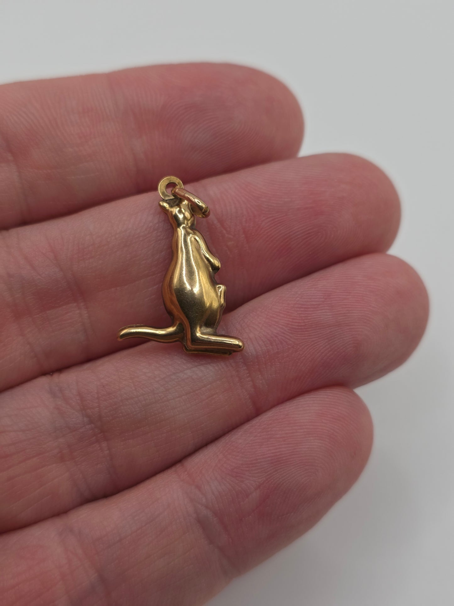 9ct gold kangaroo charm