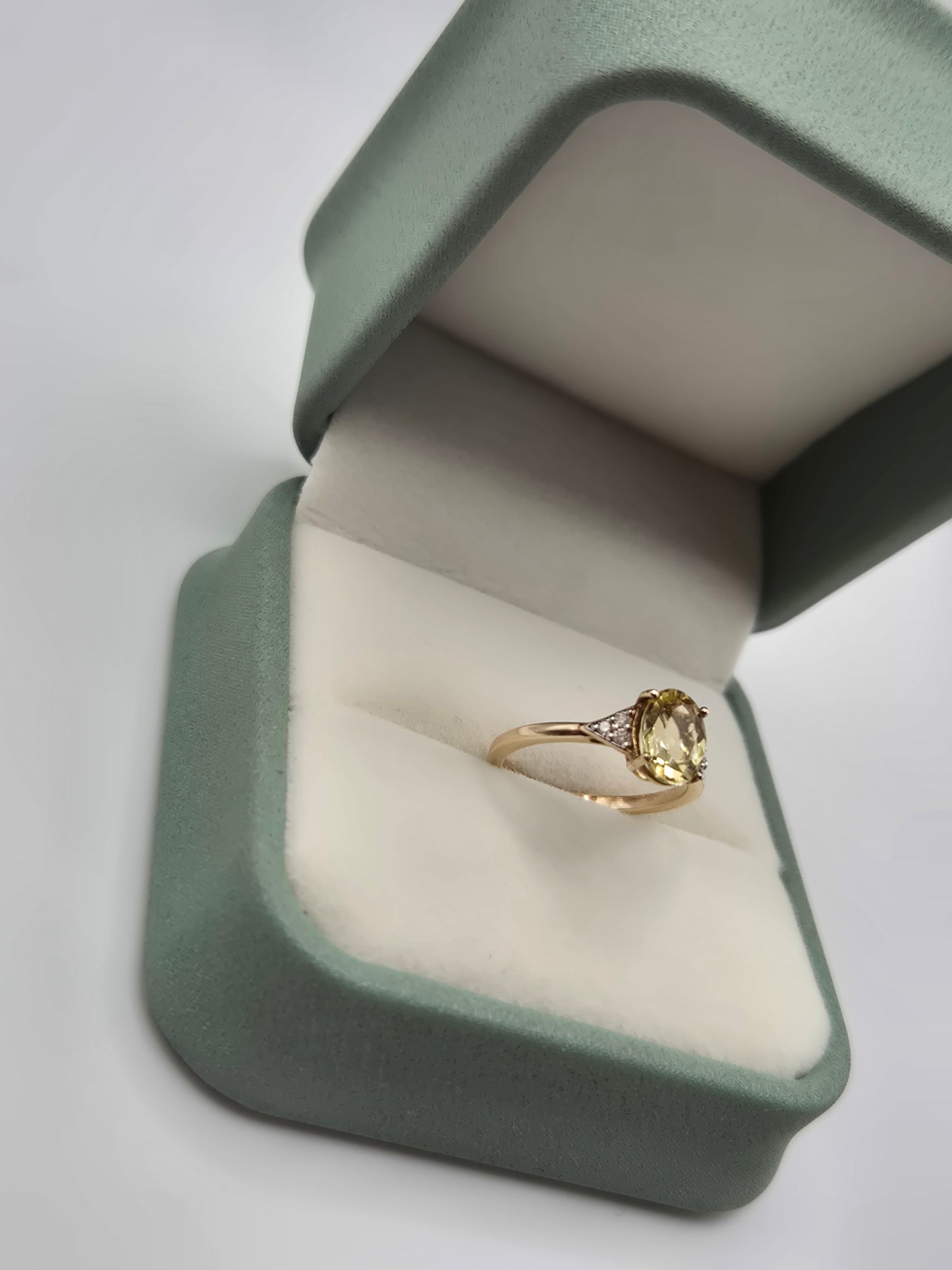 9ct gold lemon quartz and diamond ring
