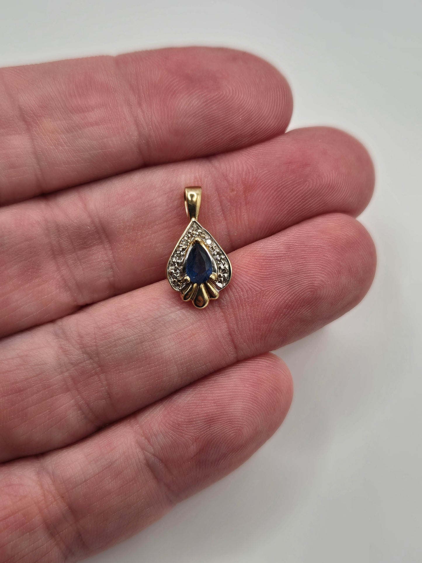 9ct gold sapphire and diamond pendant