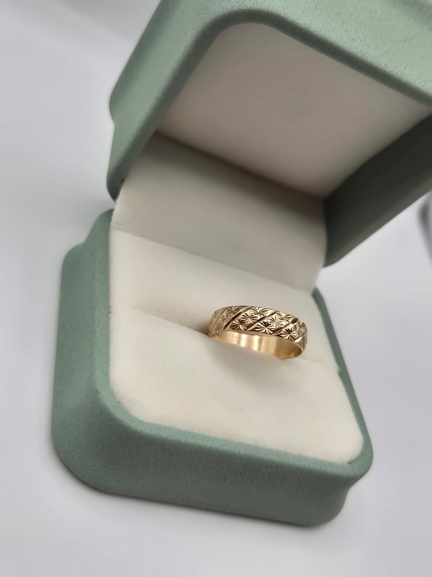 9ct gold engraved band ring