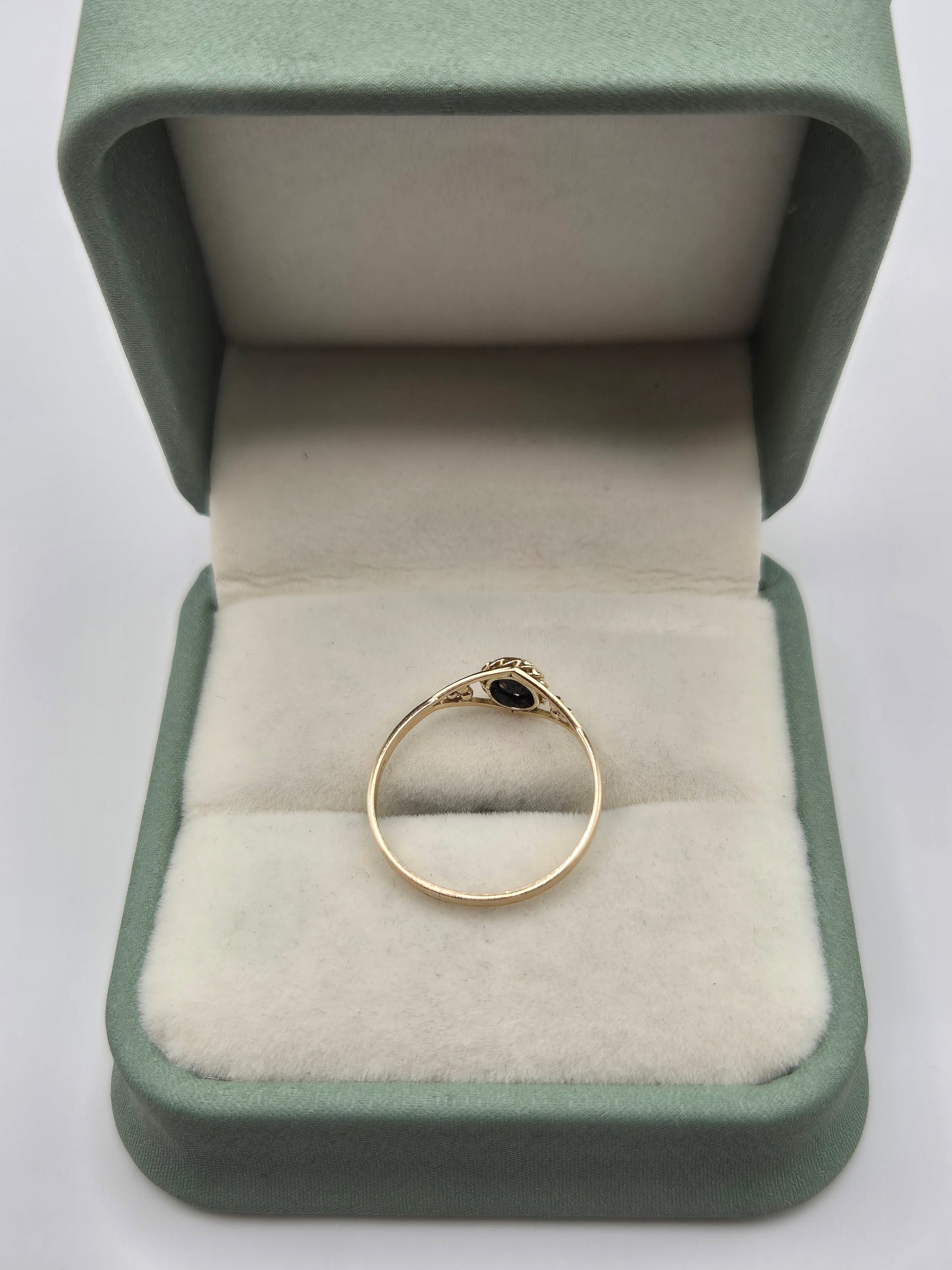 9ct gold sapphire ring