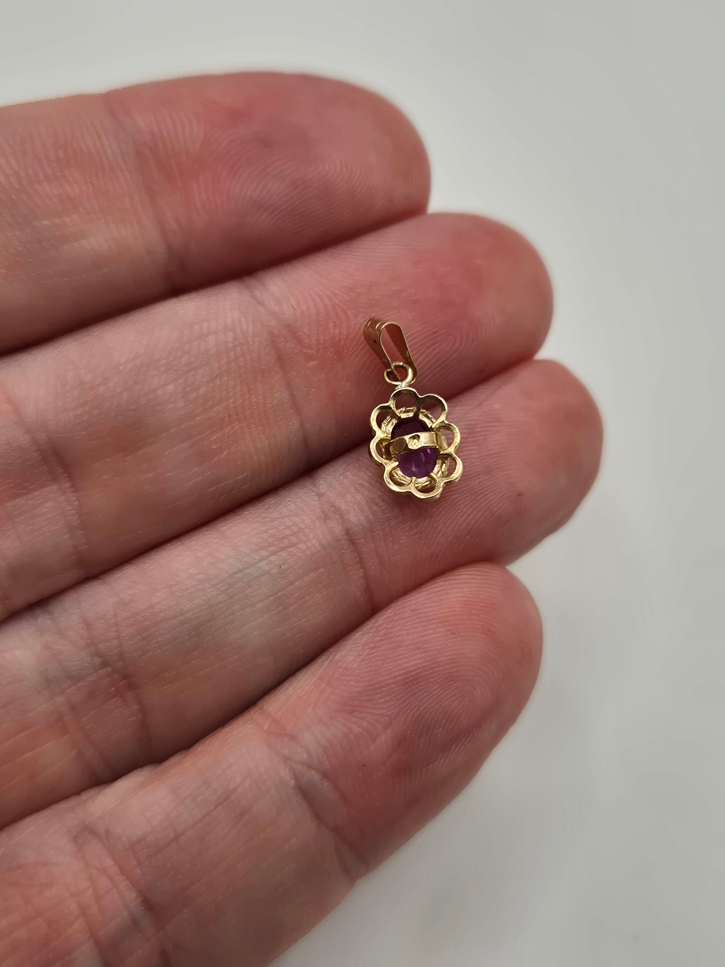 9ct gold amethyst pendant