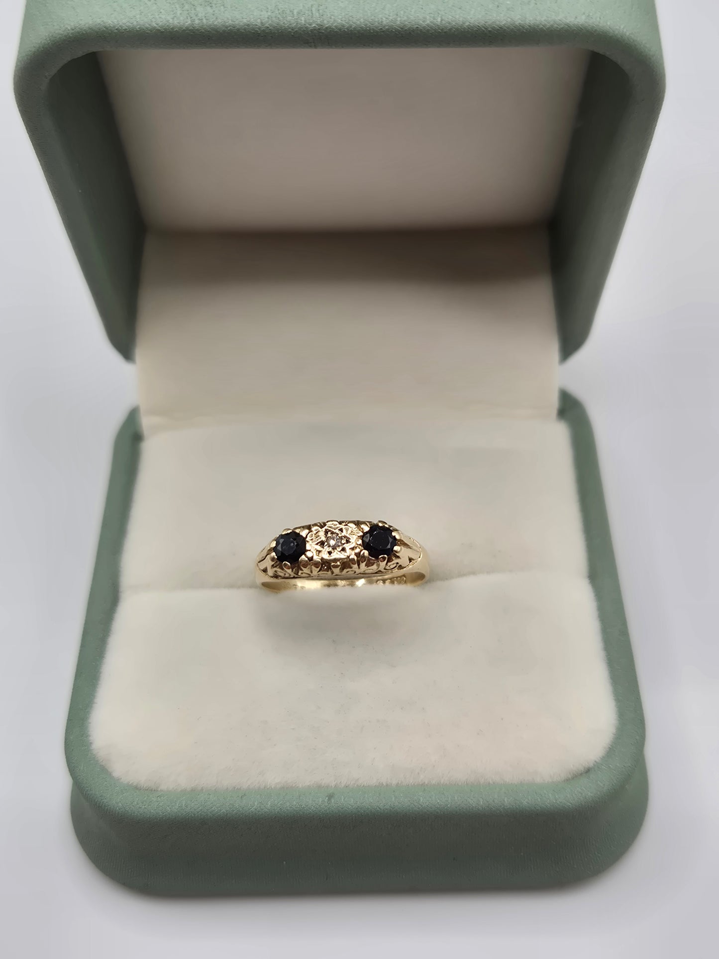 9ct gold sapphire and diamond ring