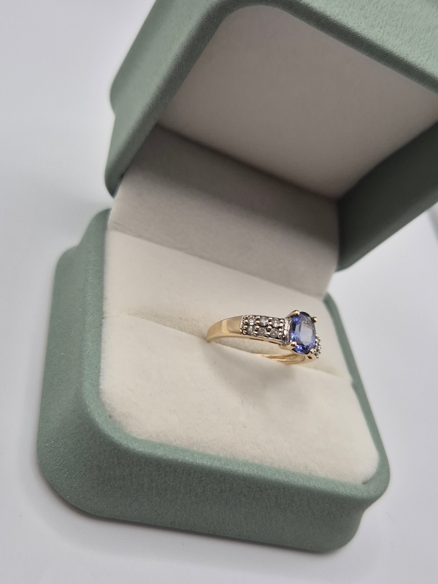 9ct gold tanzanite and cz ring