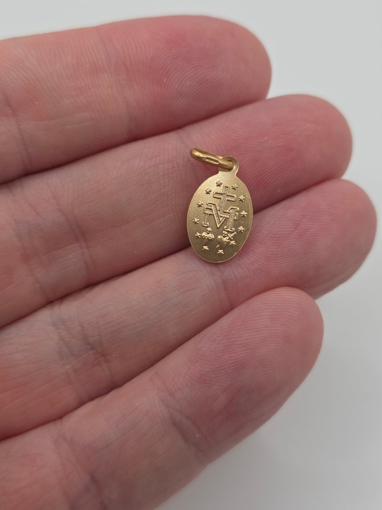 9ct gold st mary charm