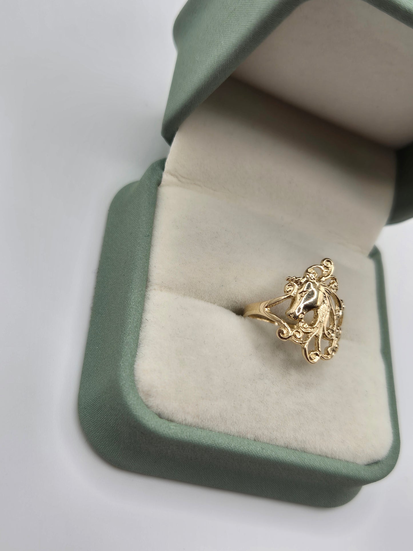 9ct gold unicorn ring