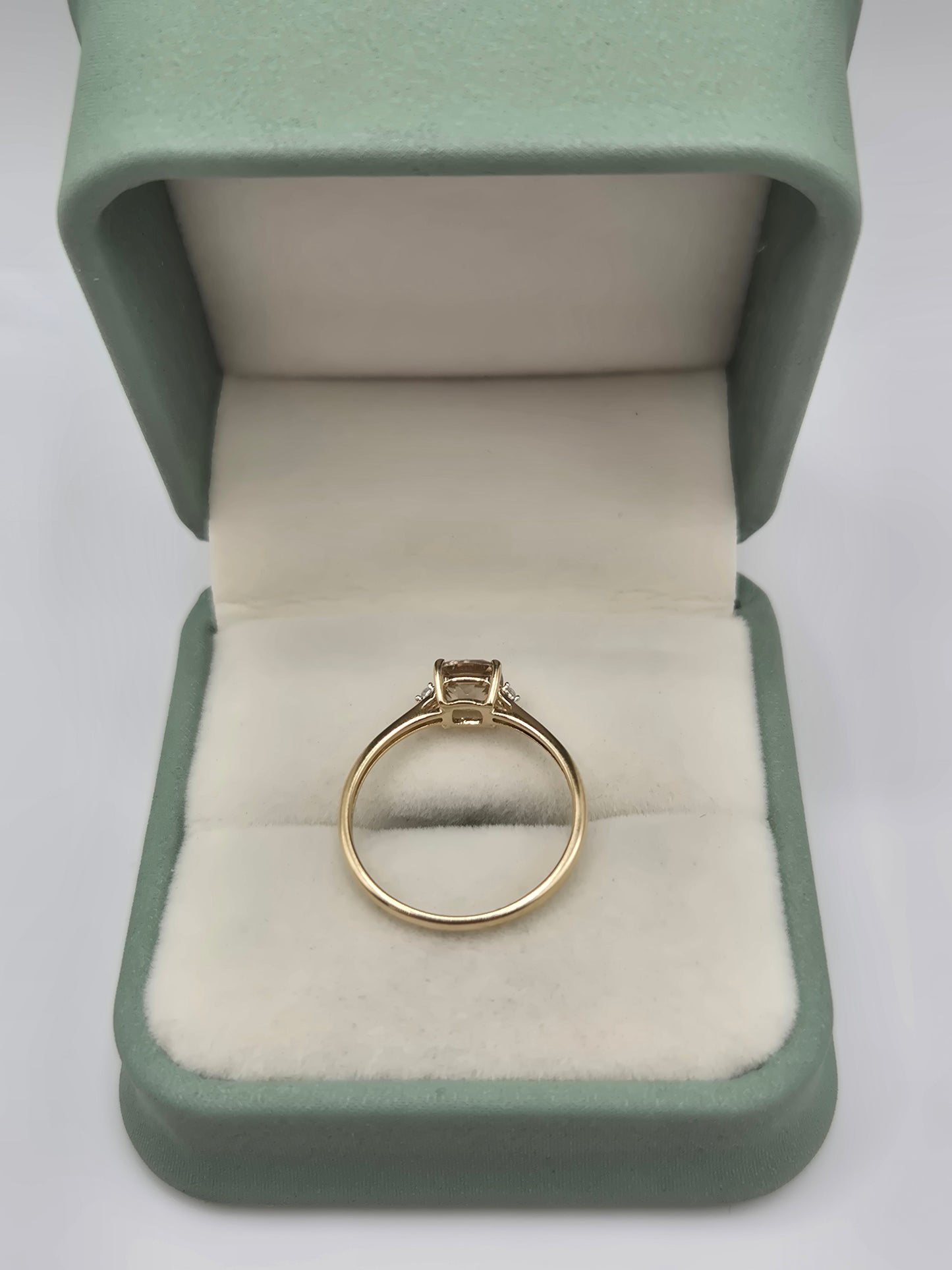9ct gold quartz and diamond ring