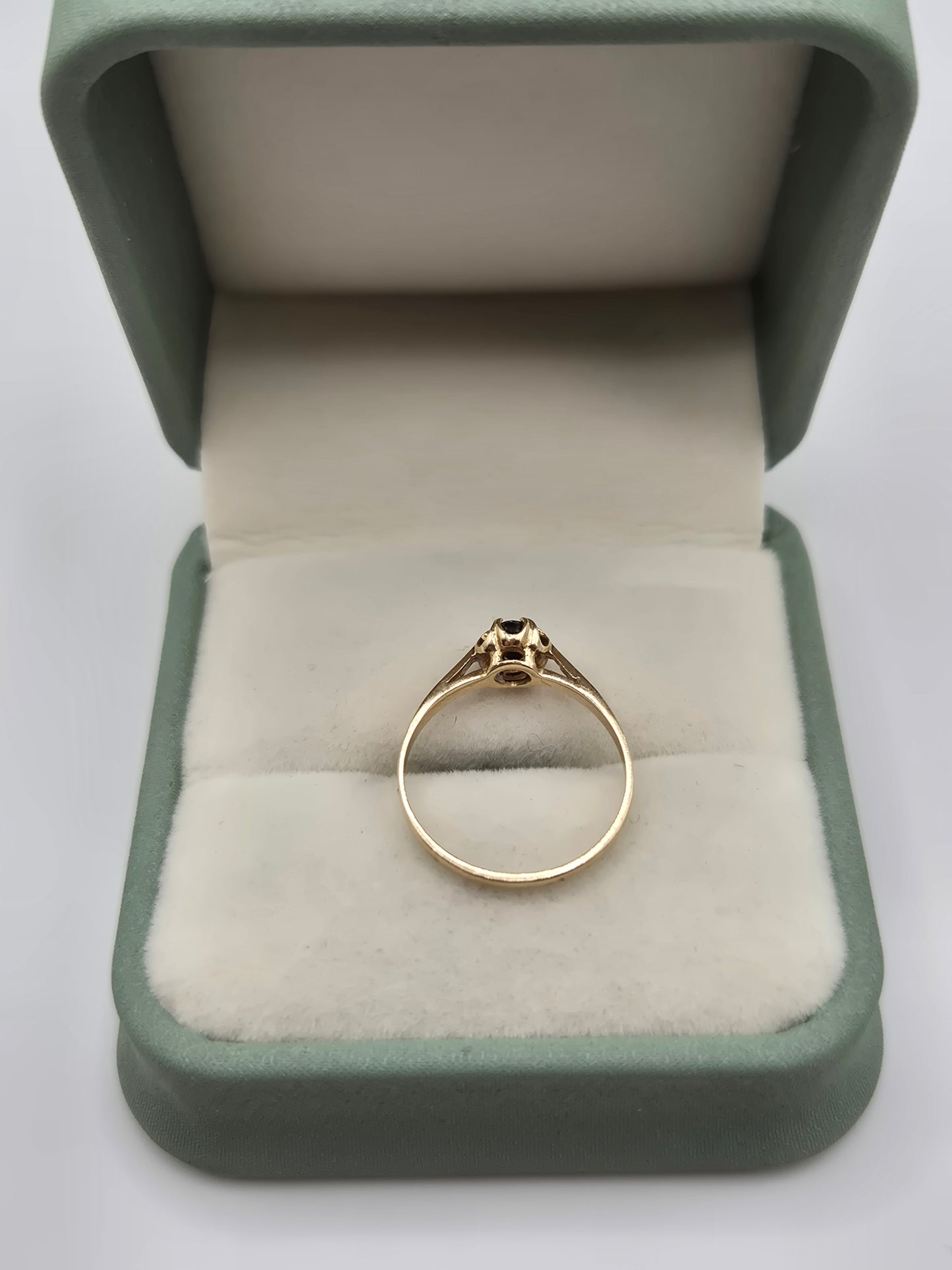 9ct gold sapphire ring
