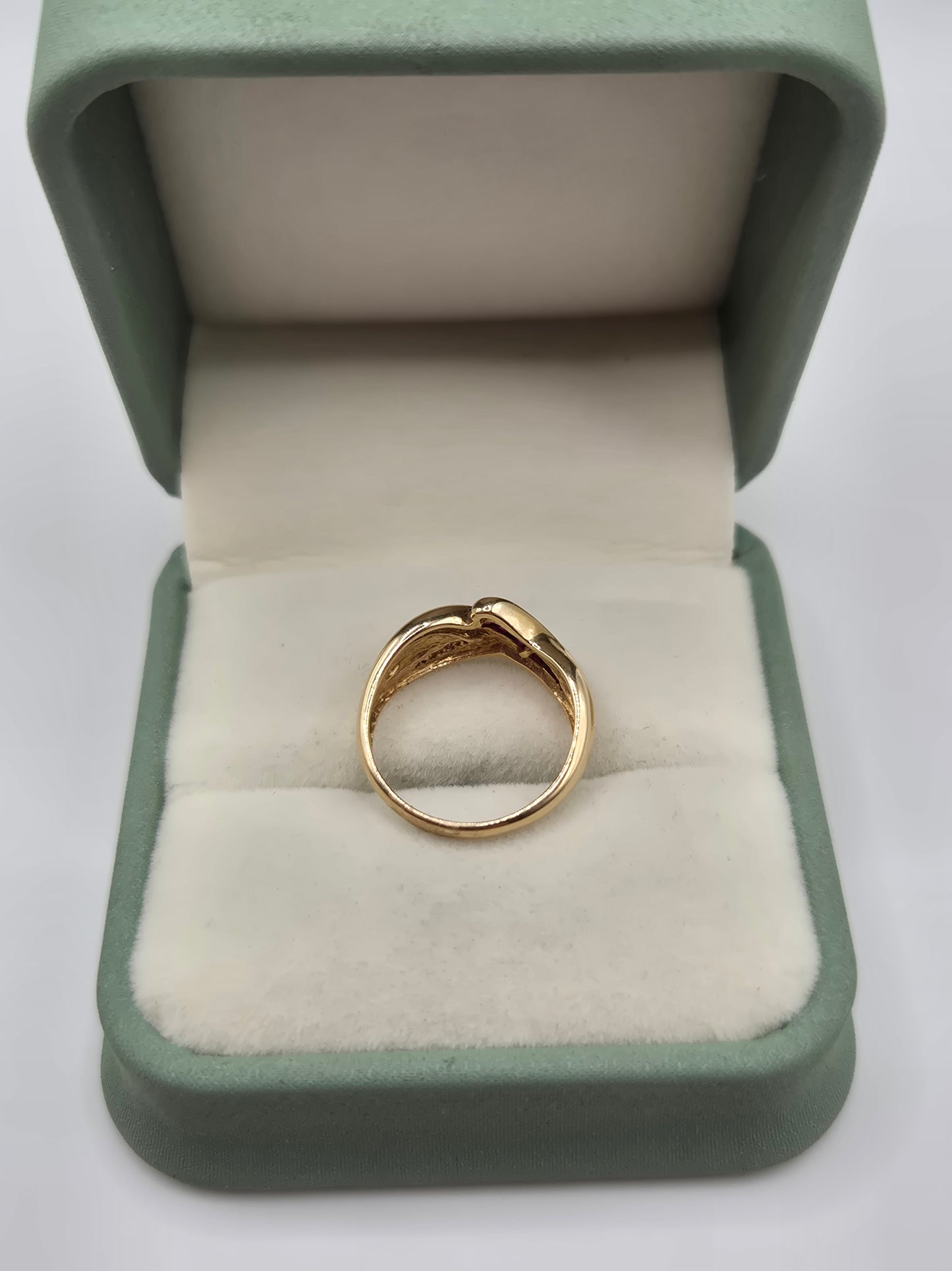 14ct gold ruby and diamond ring