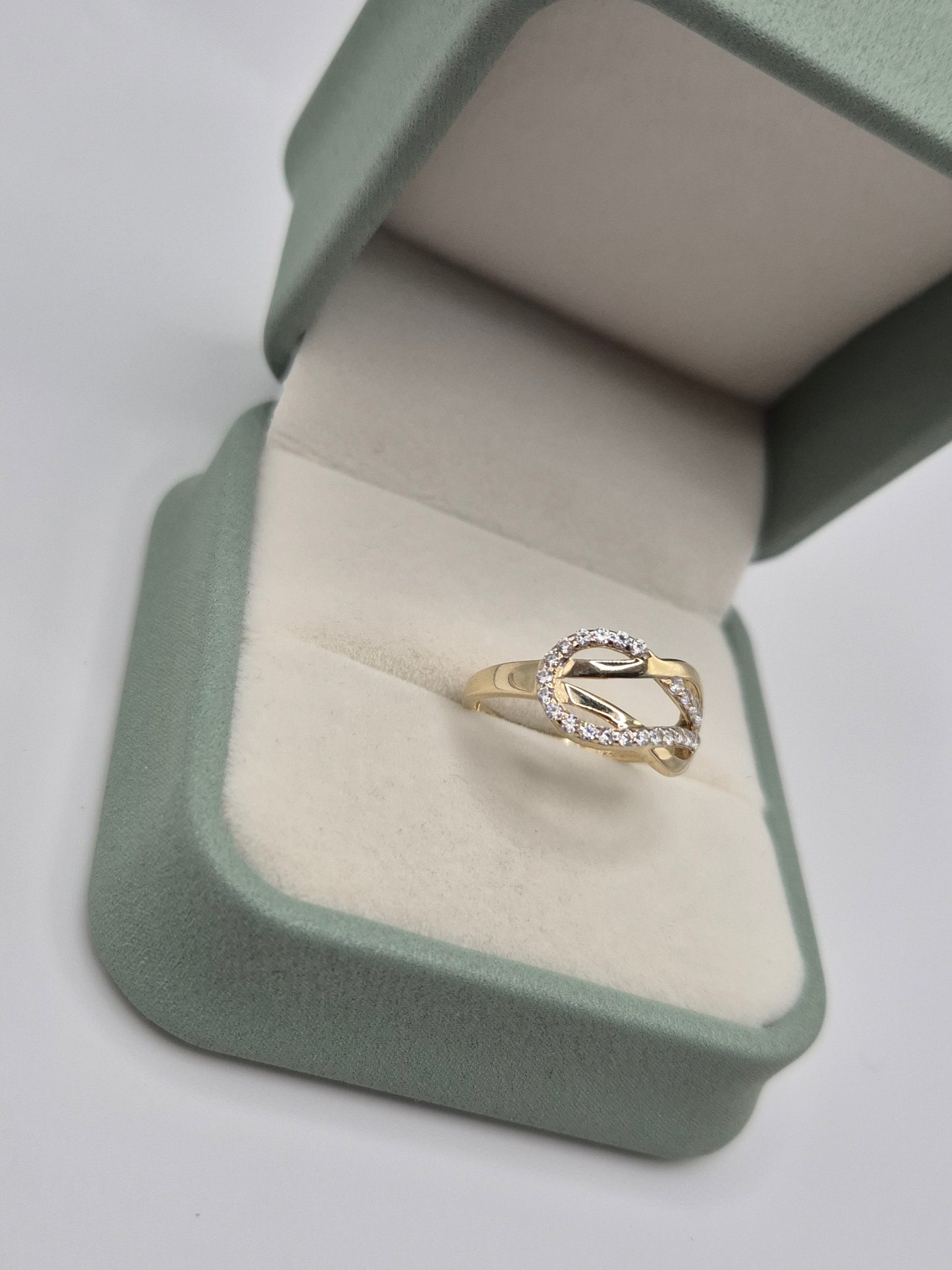 14ct gold cubic zirconia ring