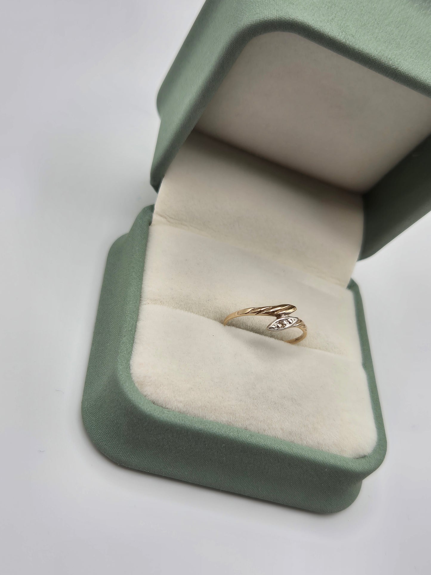 9ct gold diamond ring