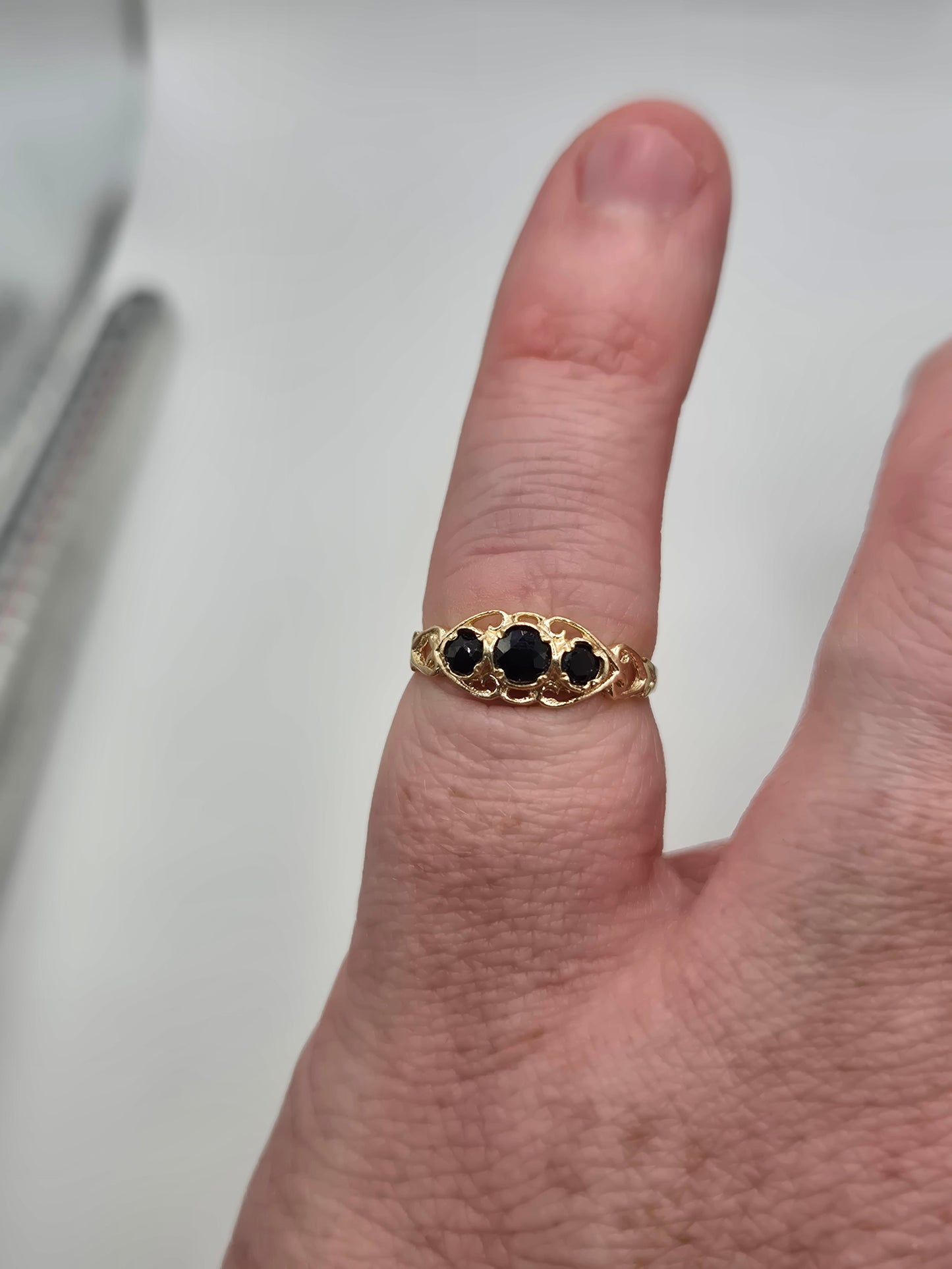 9ct gold sapphire ring