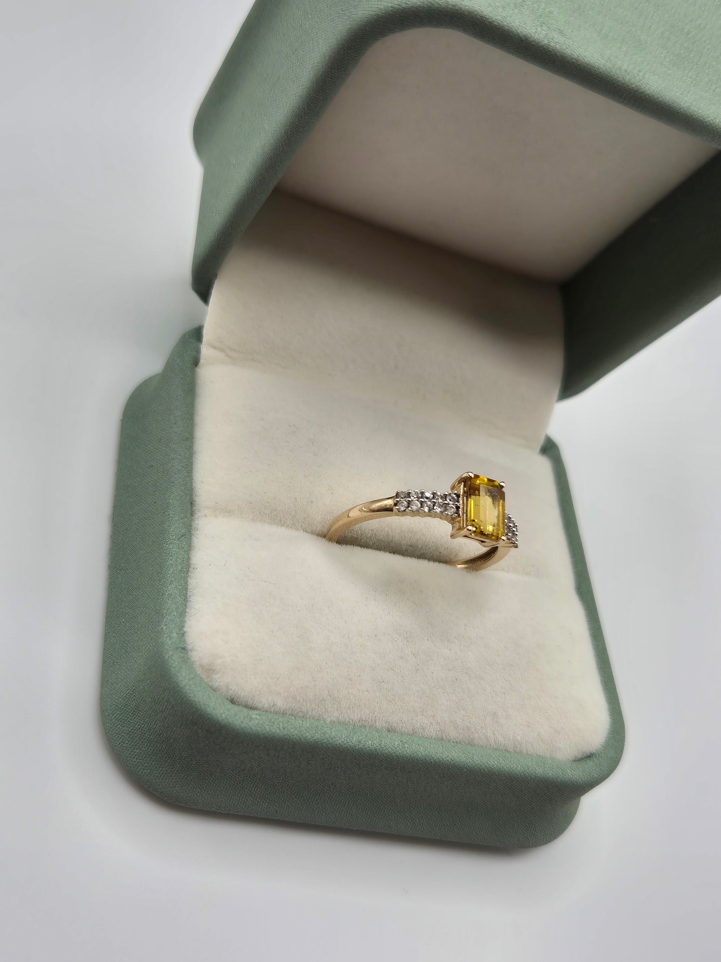 9ct gold citrine and zircon ring