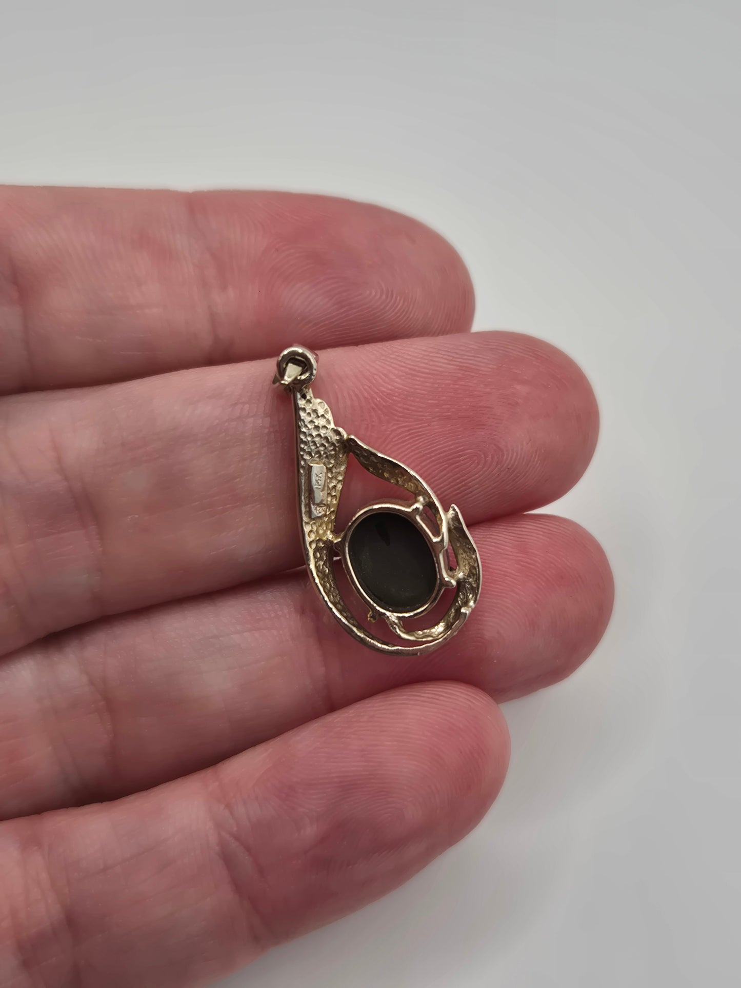 14ct gold ammolite pendant