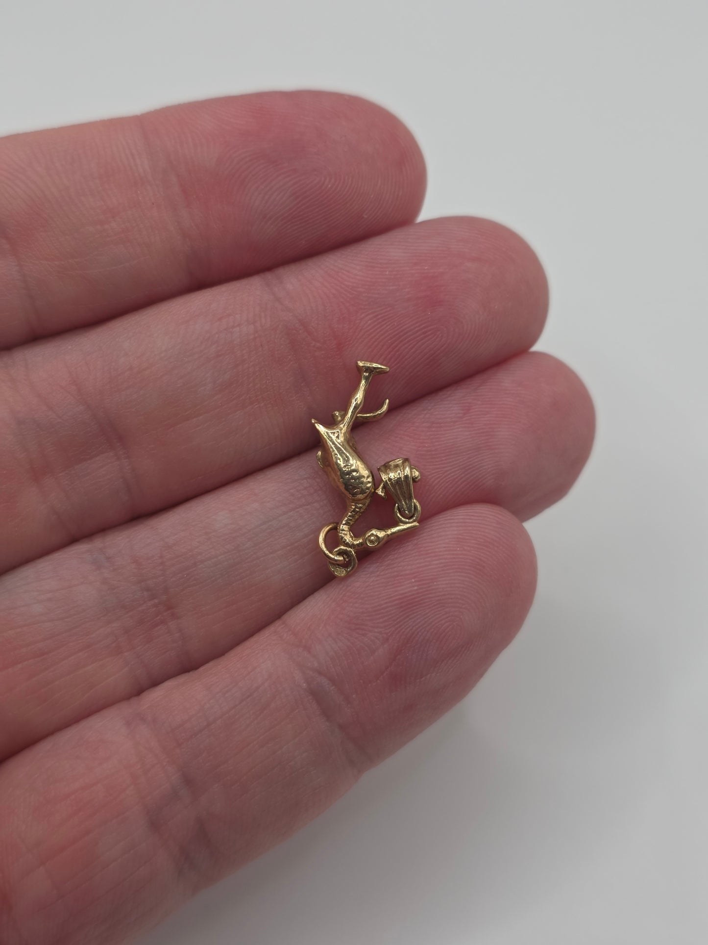 9ct gold stalk pendant