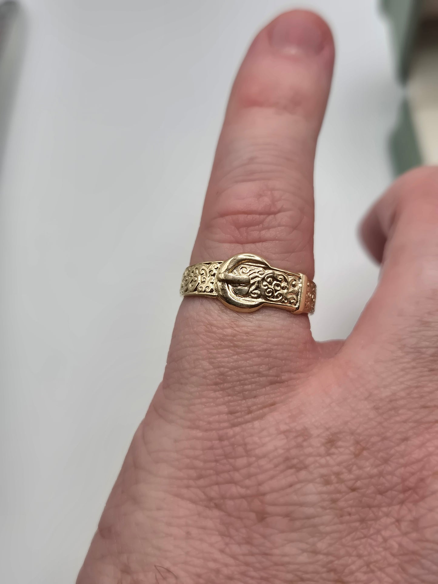 9ct gold buckle ring