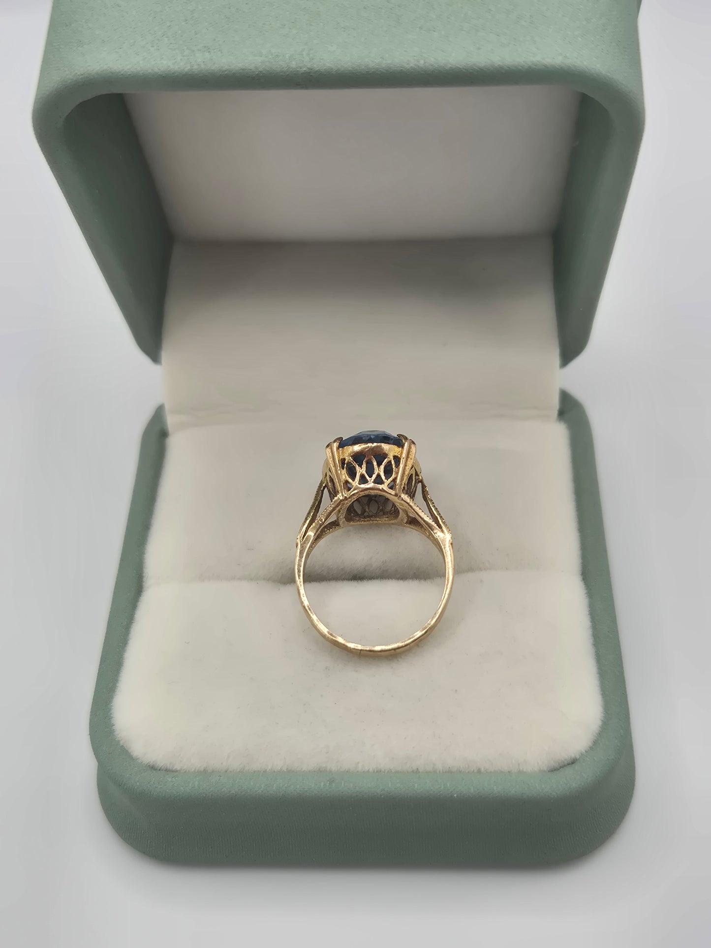 9ct gold topaz ring