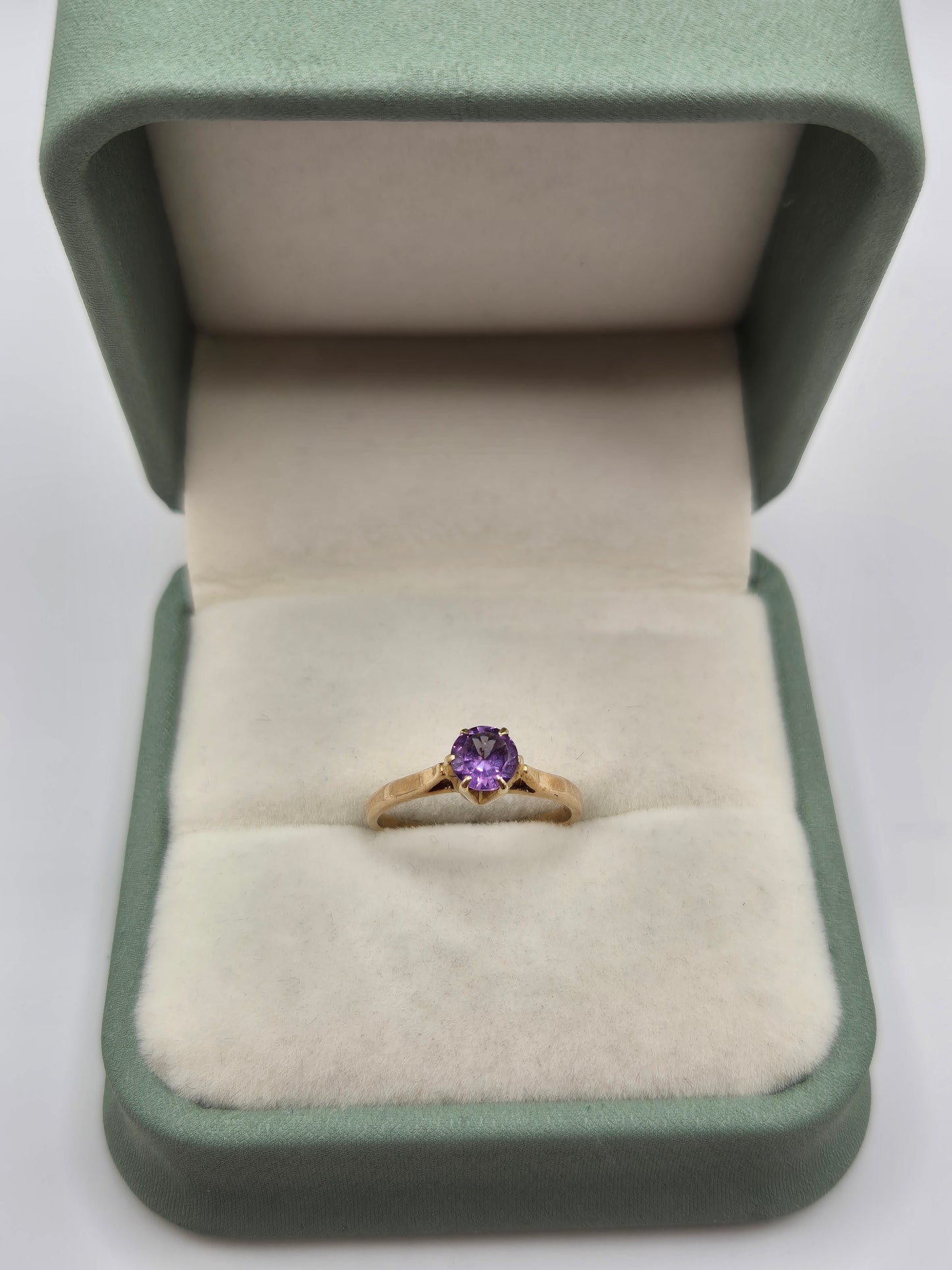 9ct gold gemstone ring