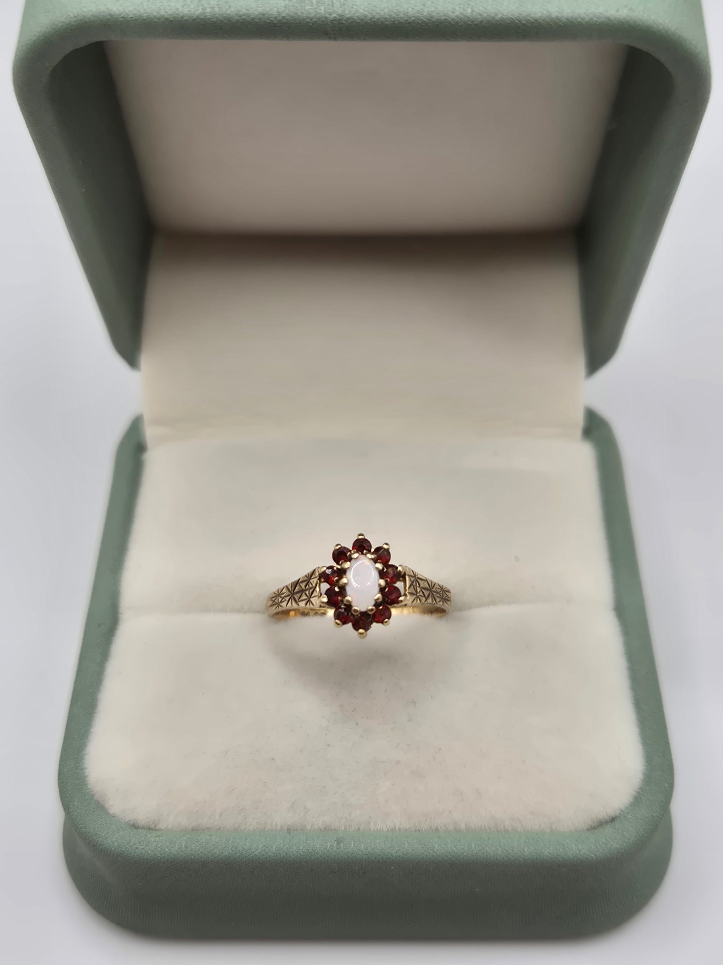 9ct gold opal and garnet ring