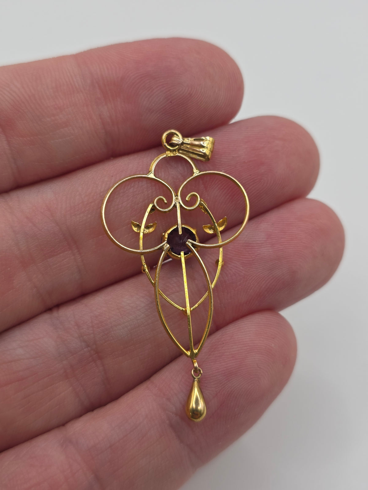 9ct gold amethyst pendant