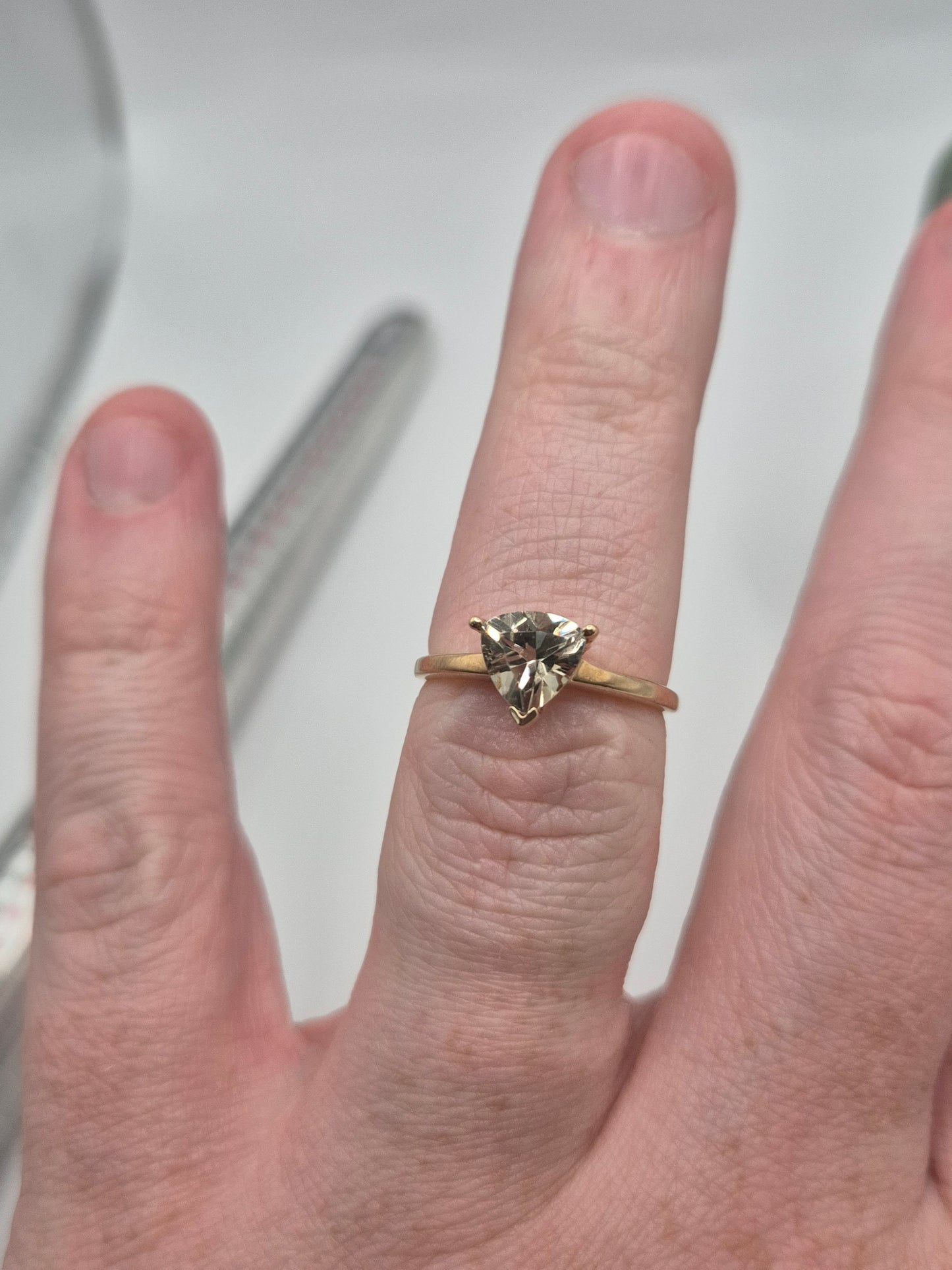 9ct gold quartz ring
