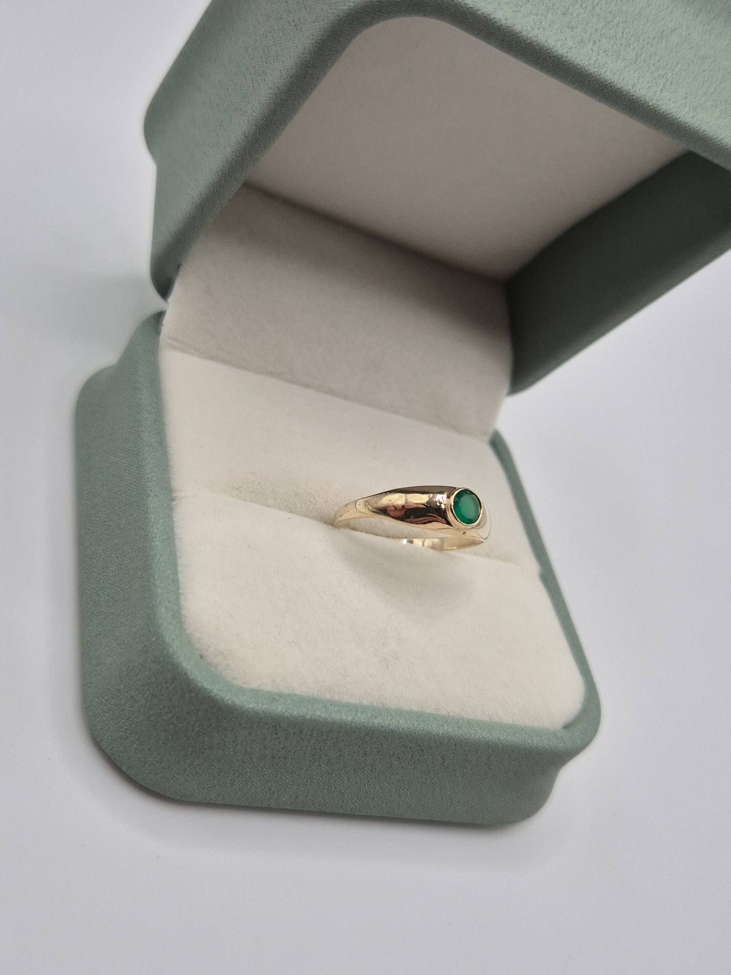 9ct gold emerald gypsy ring