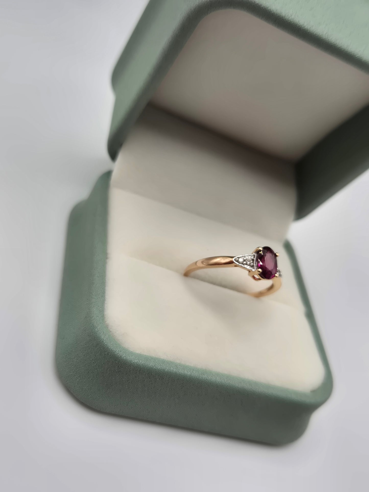 9ct gold spinel and diamond ring