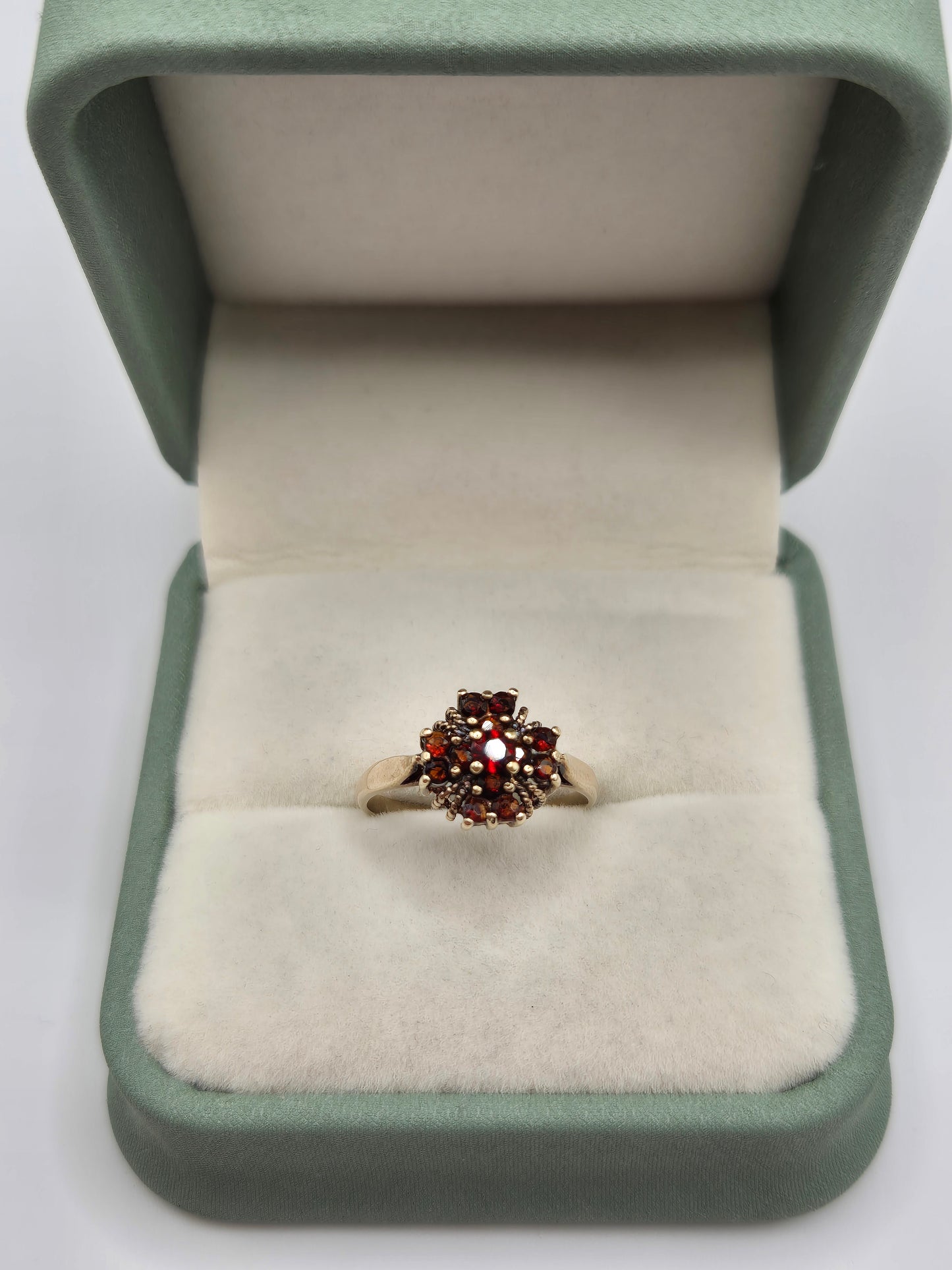 9ct gold garnet cluster ring