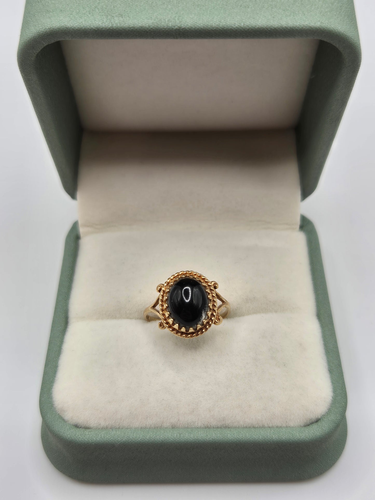 9ct gold mood stone ring