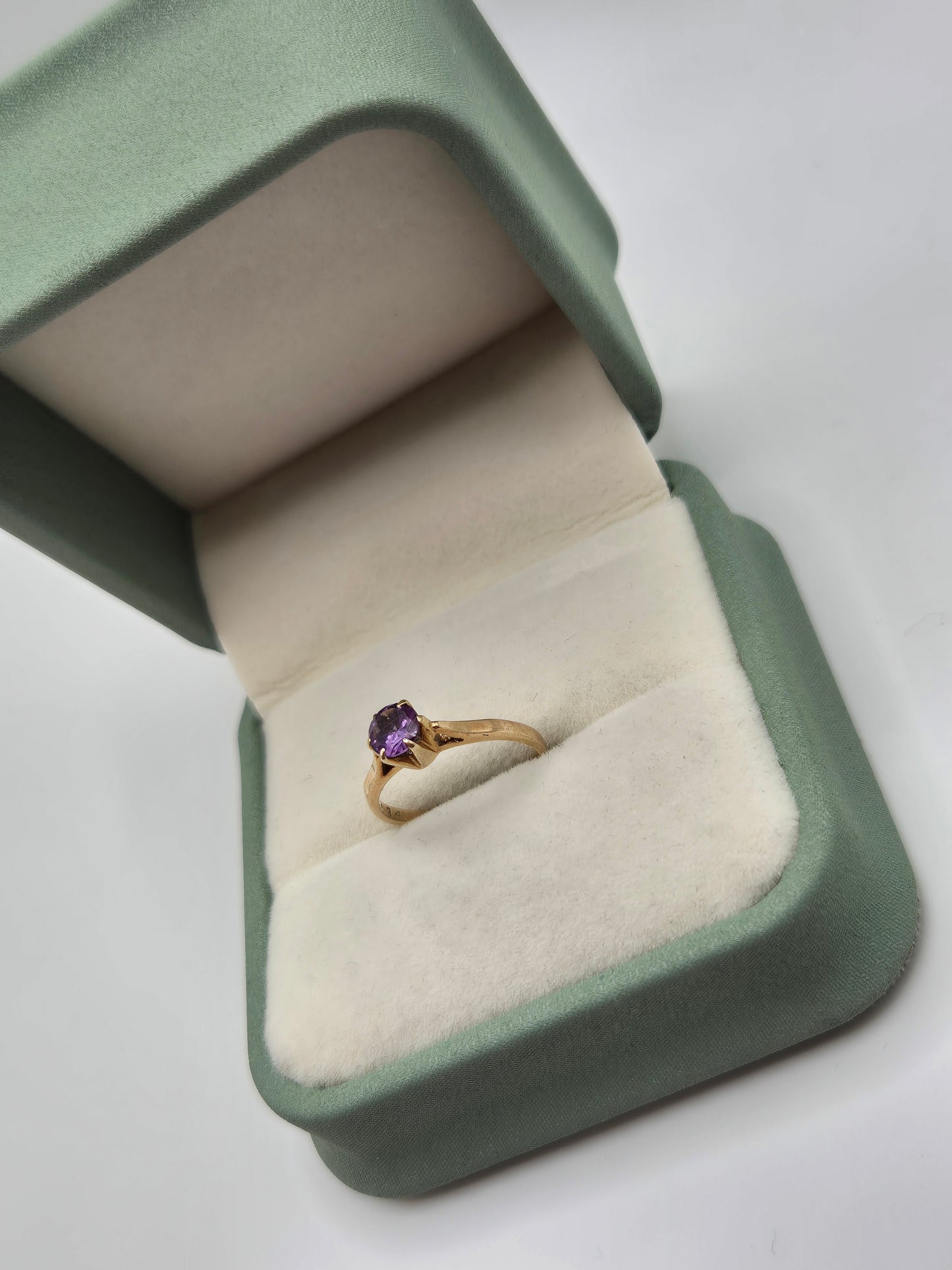 9ct gold gemstone ring