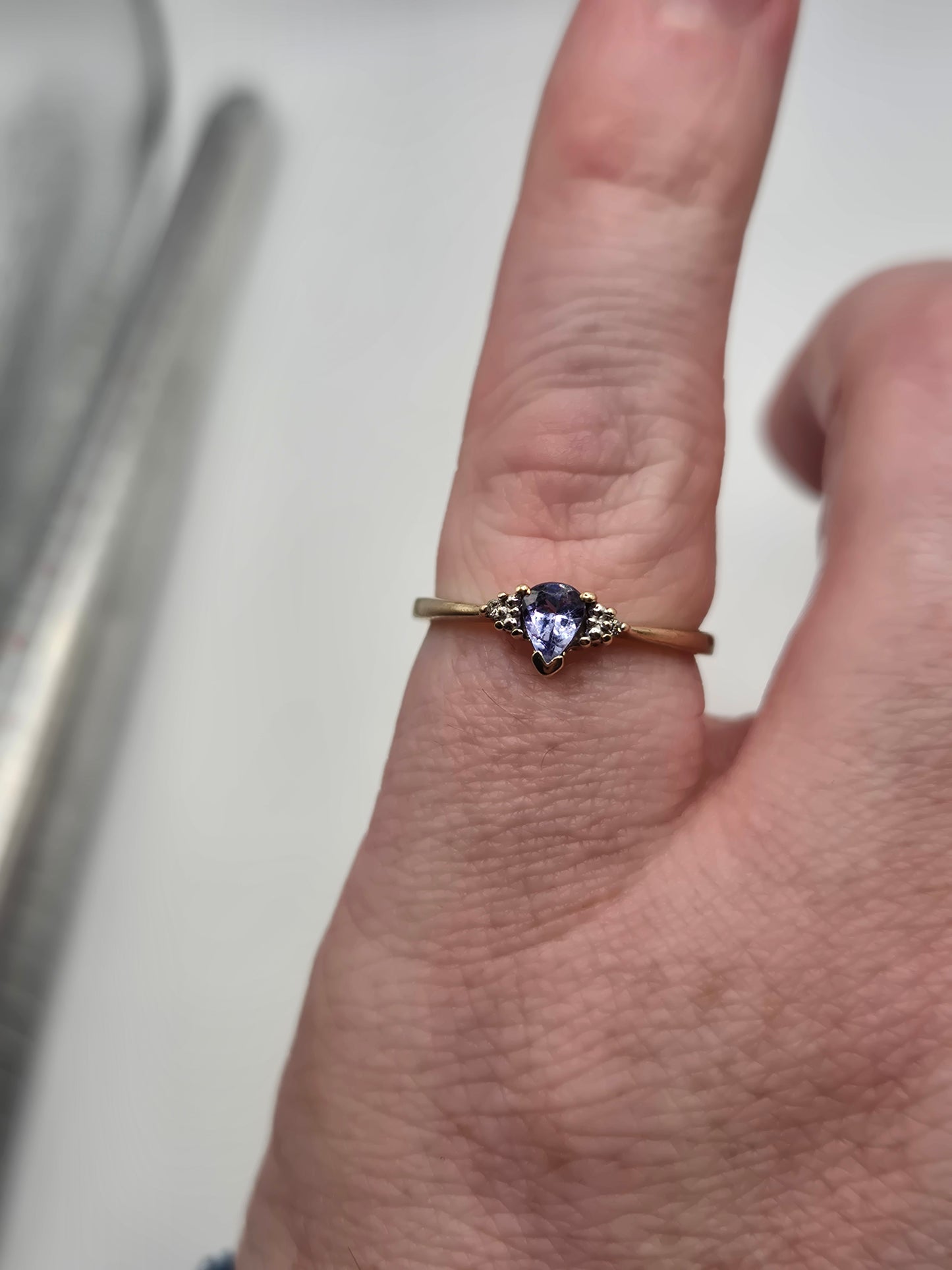9ct gold tanzanite and diamond ring
