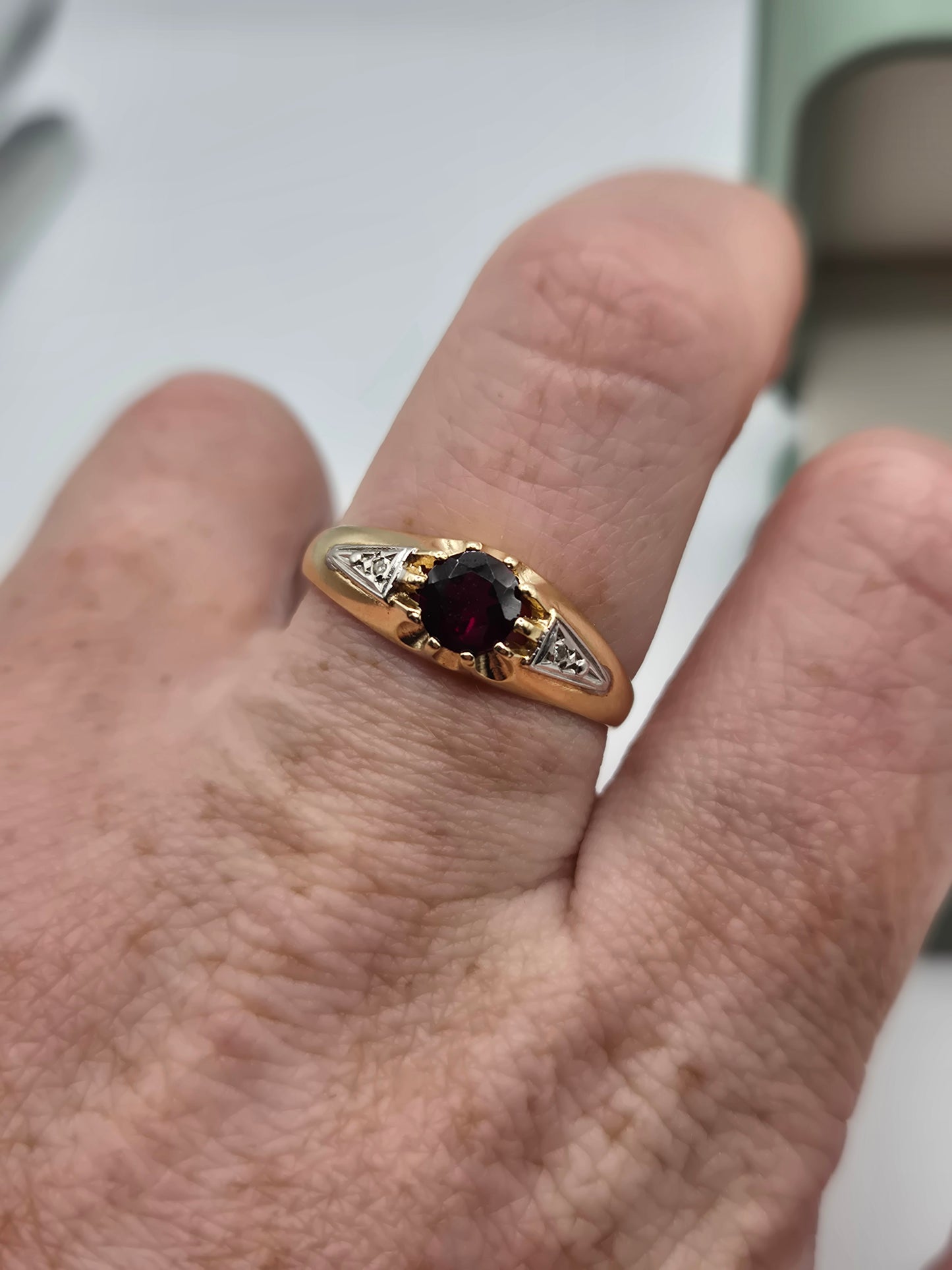 9ct gold garnet and diamond ring