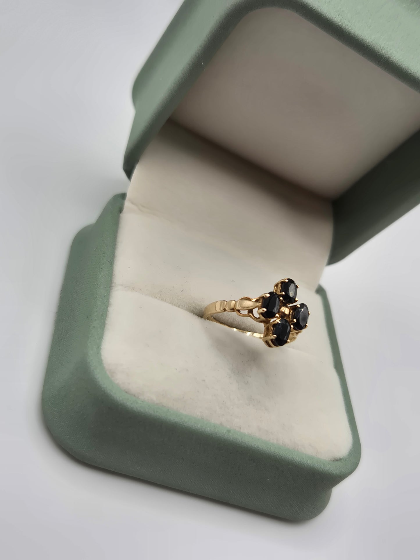 9ct gold sapphire ring