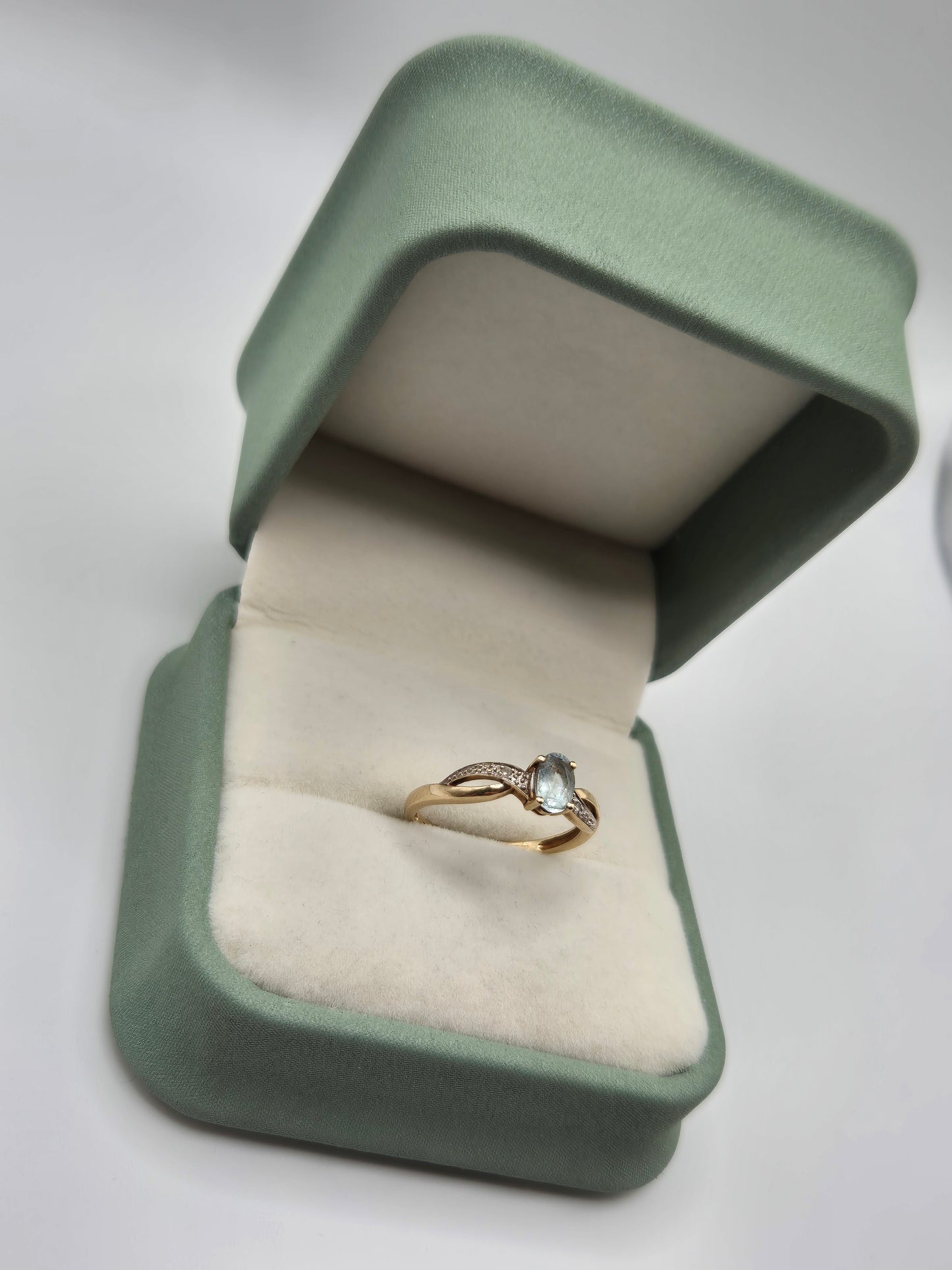 9ct gold topaz and diamond ring