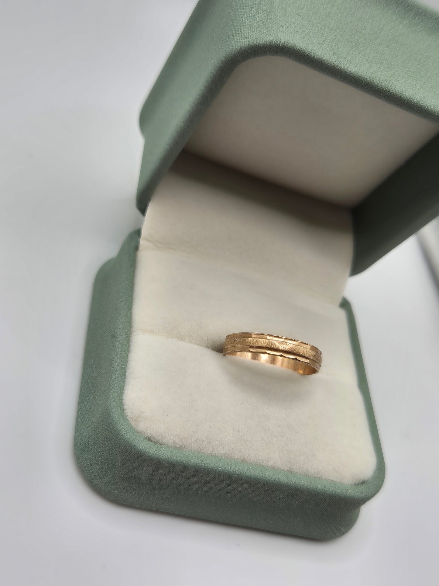 9ct gold ring