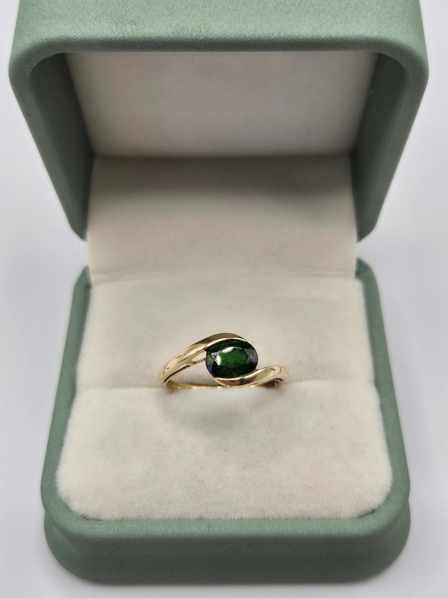 9ct gold diopside ring
