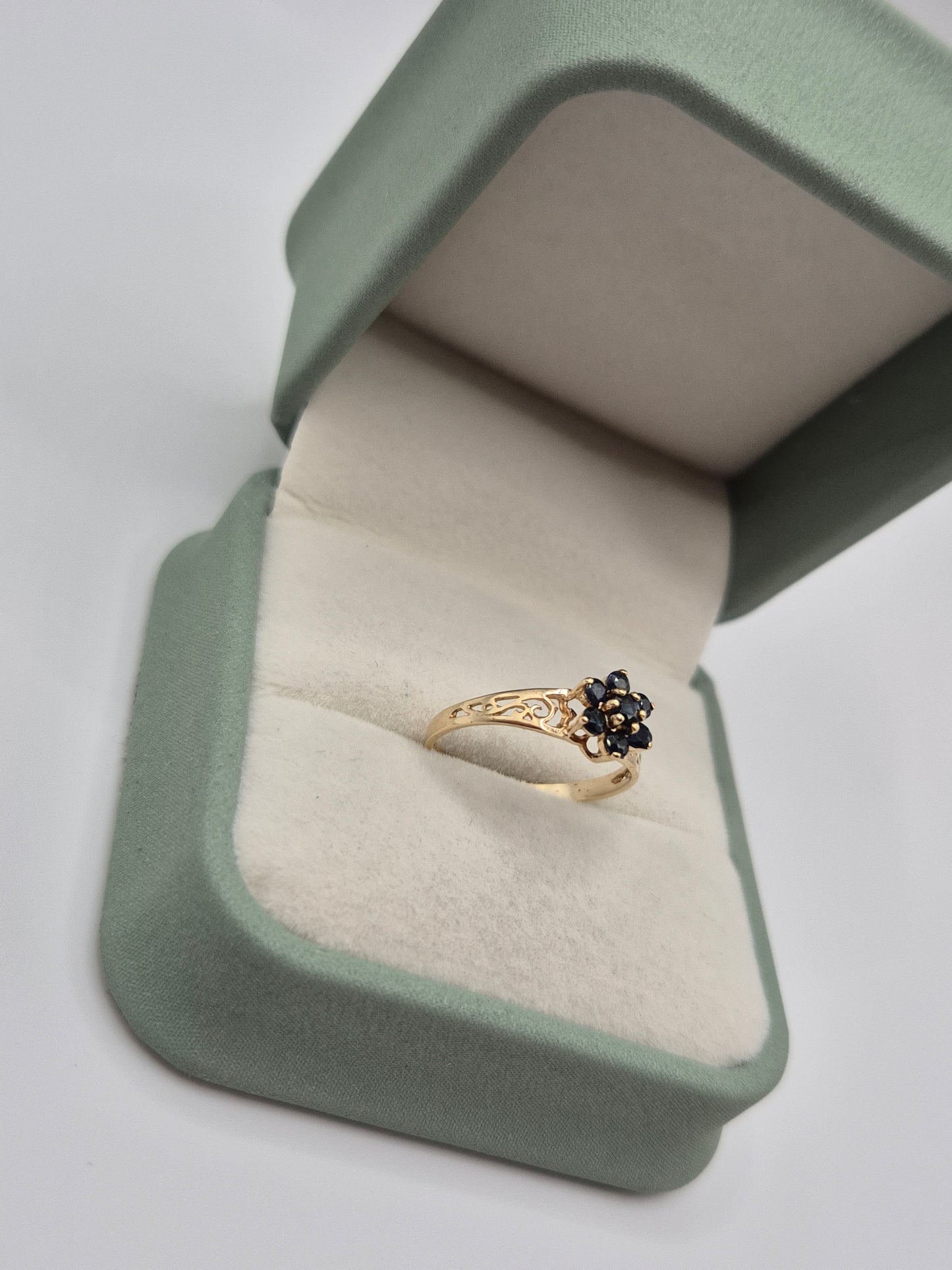9ct gold sapphire cluster ring