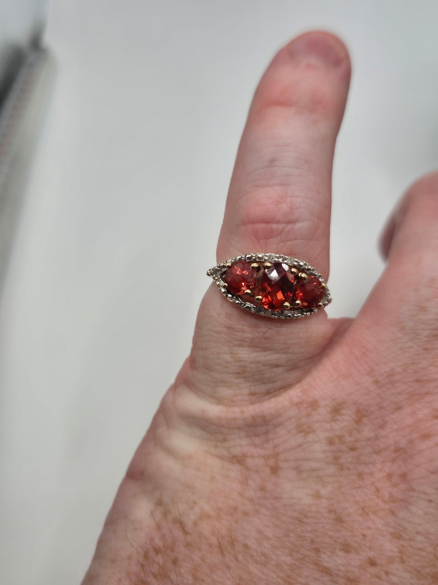9ct gold garnet and diamond ring