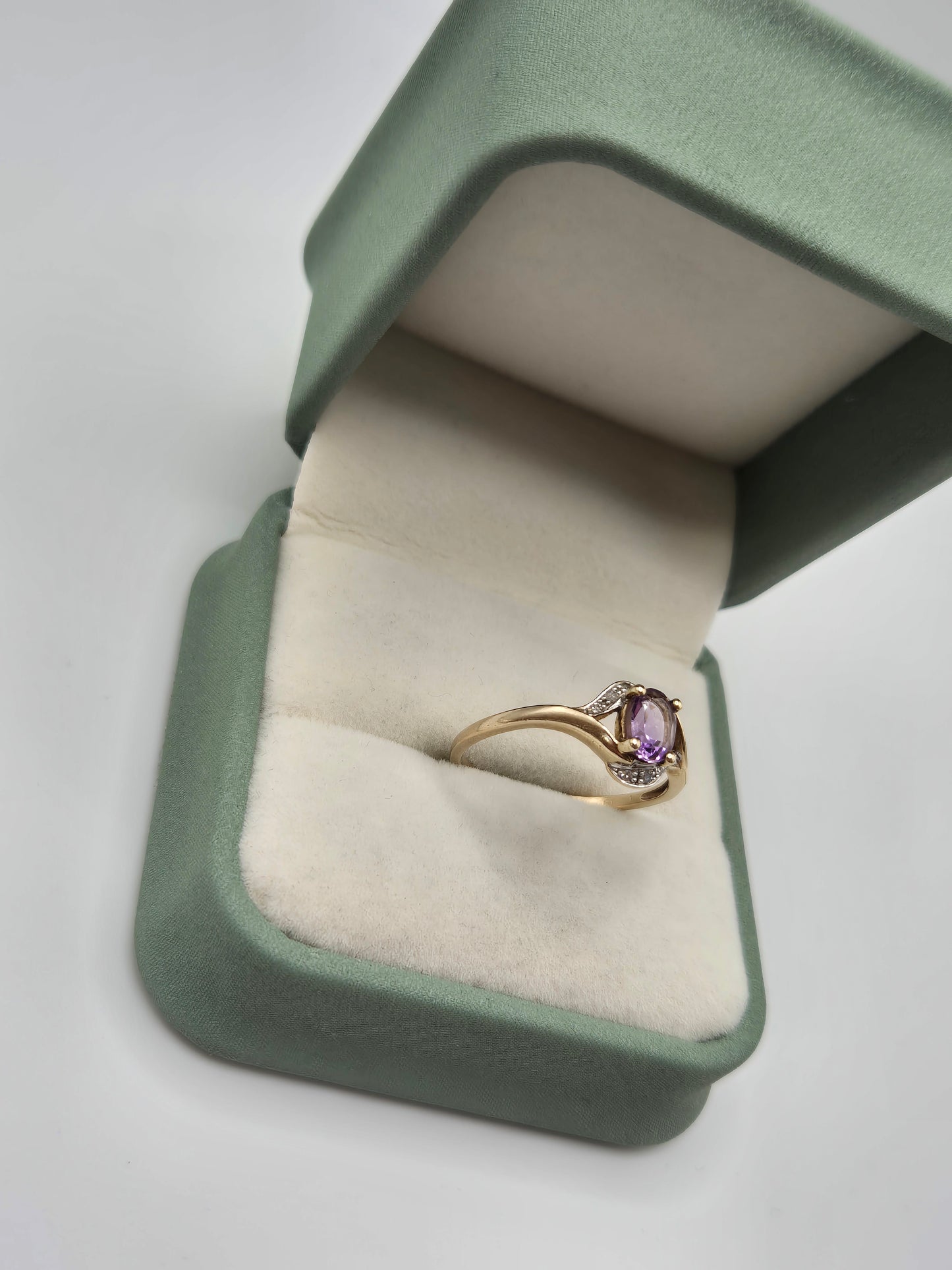 9ct gold amethyst and zircon ring