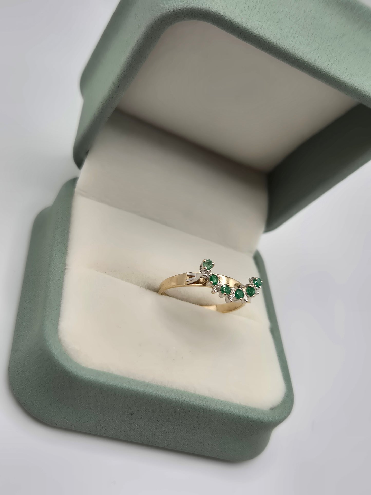 9ct gold emerald and diamond ring