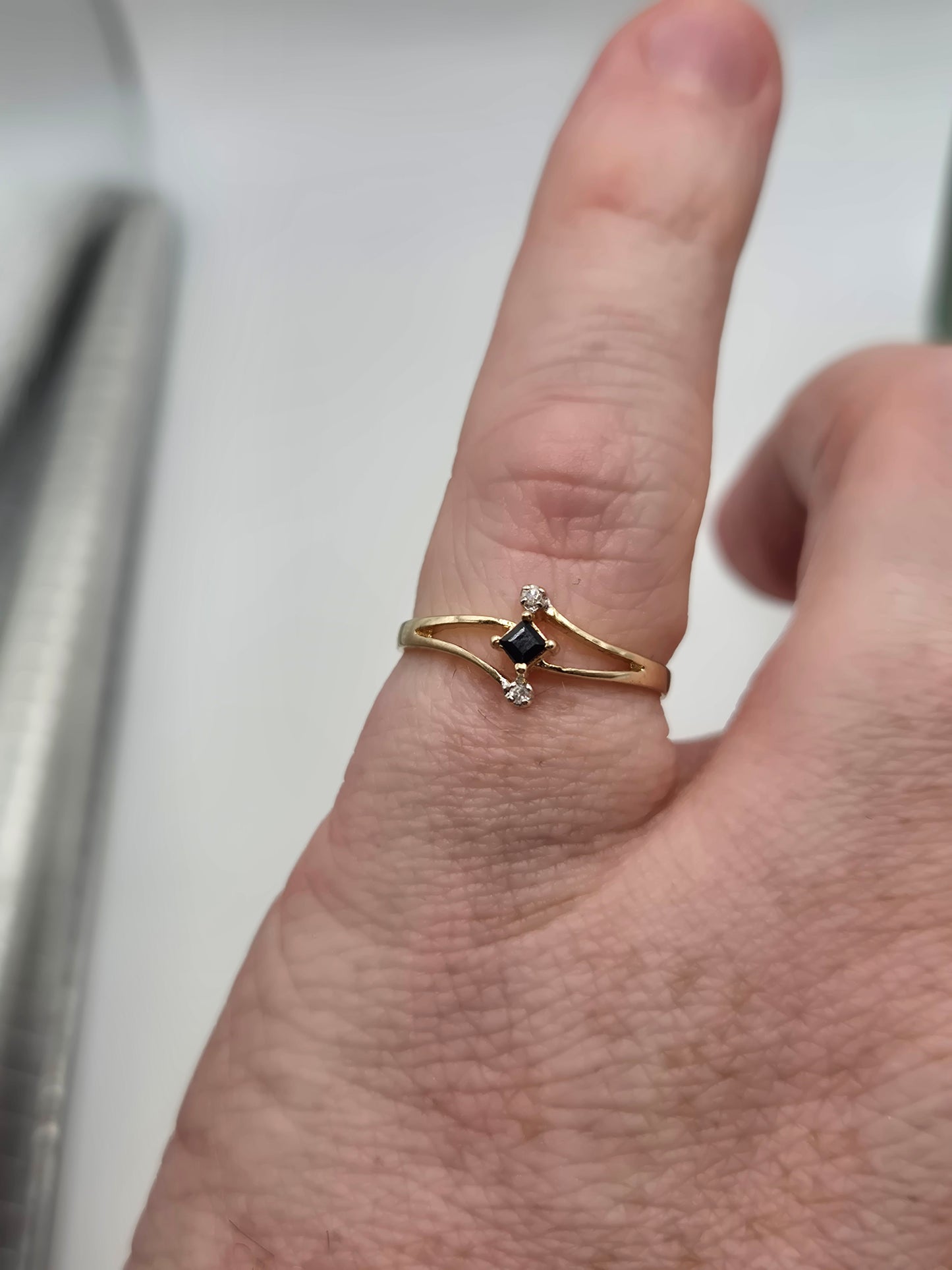 9ct gold sapphire and diamond ring