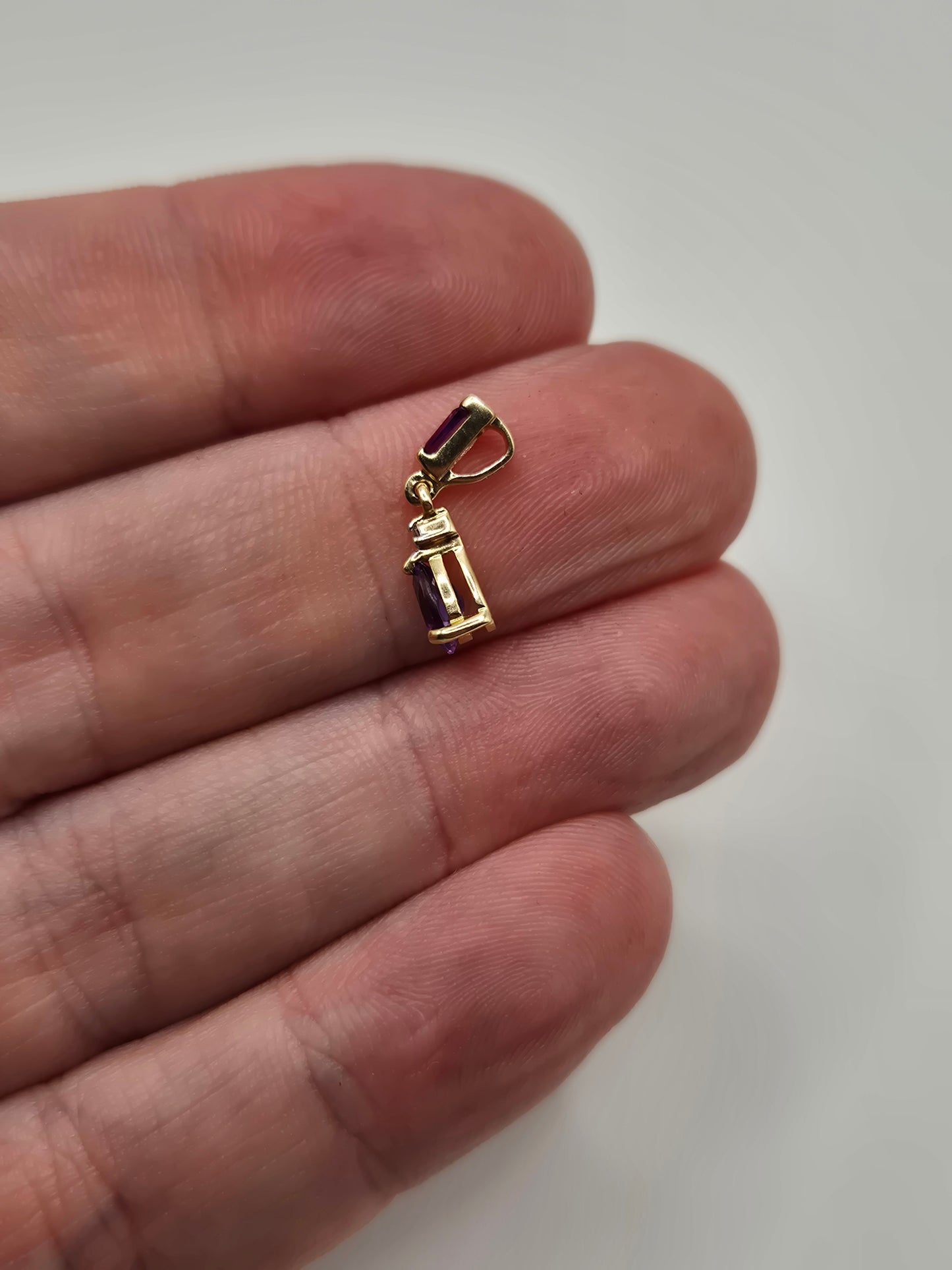9ct gold amethyst and diamond pendant