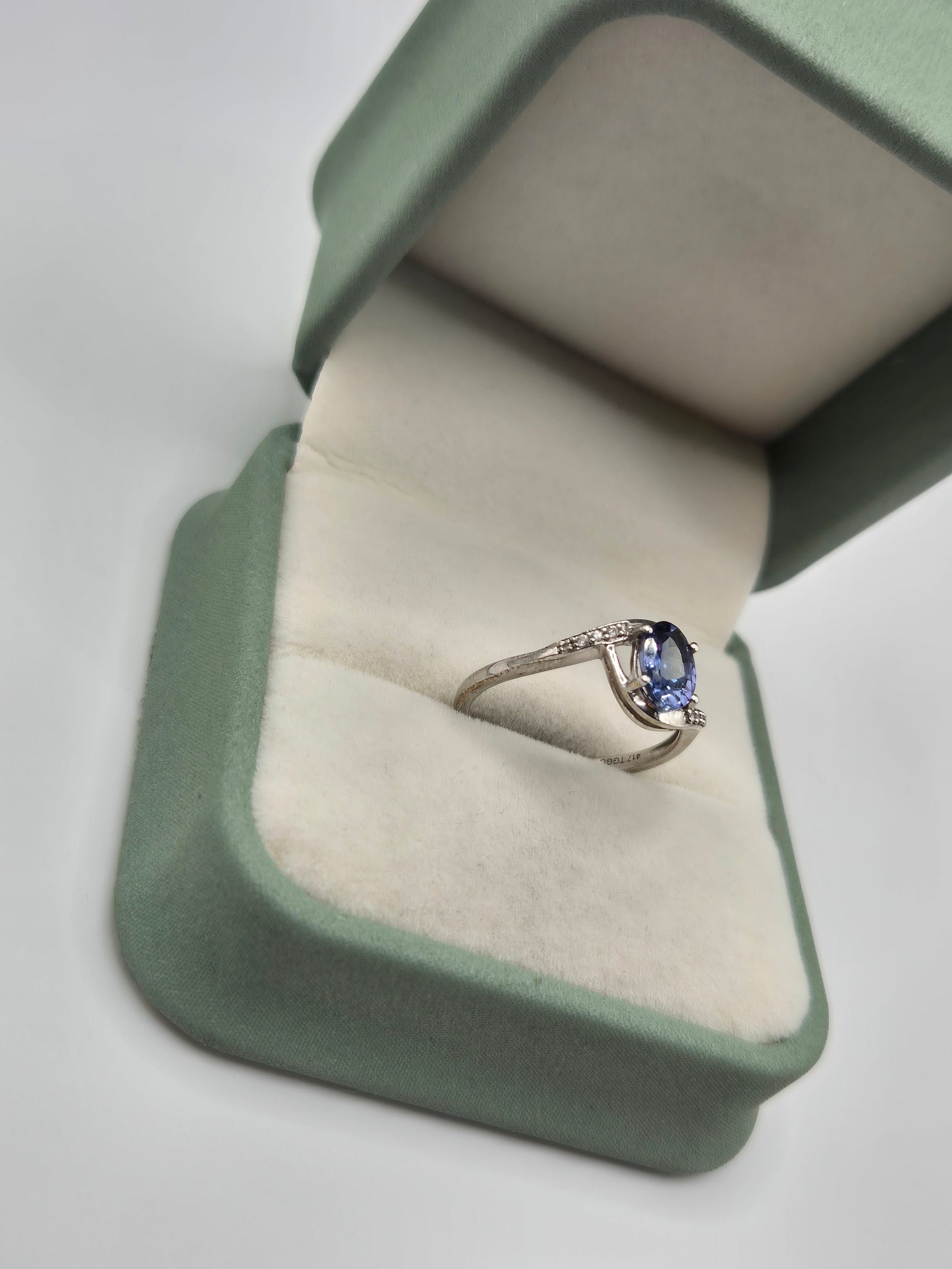 9ct white gold sapphire and diamond ring