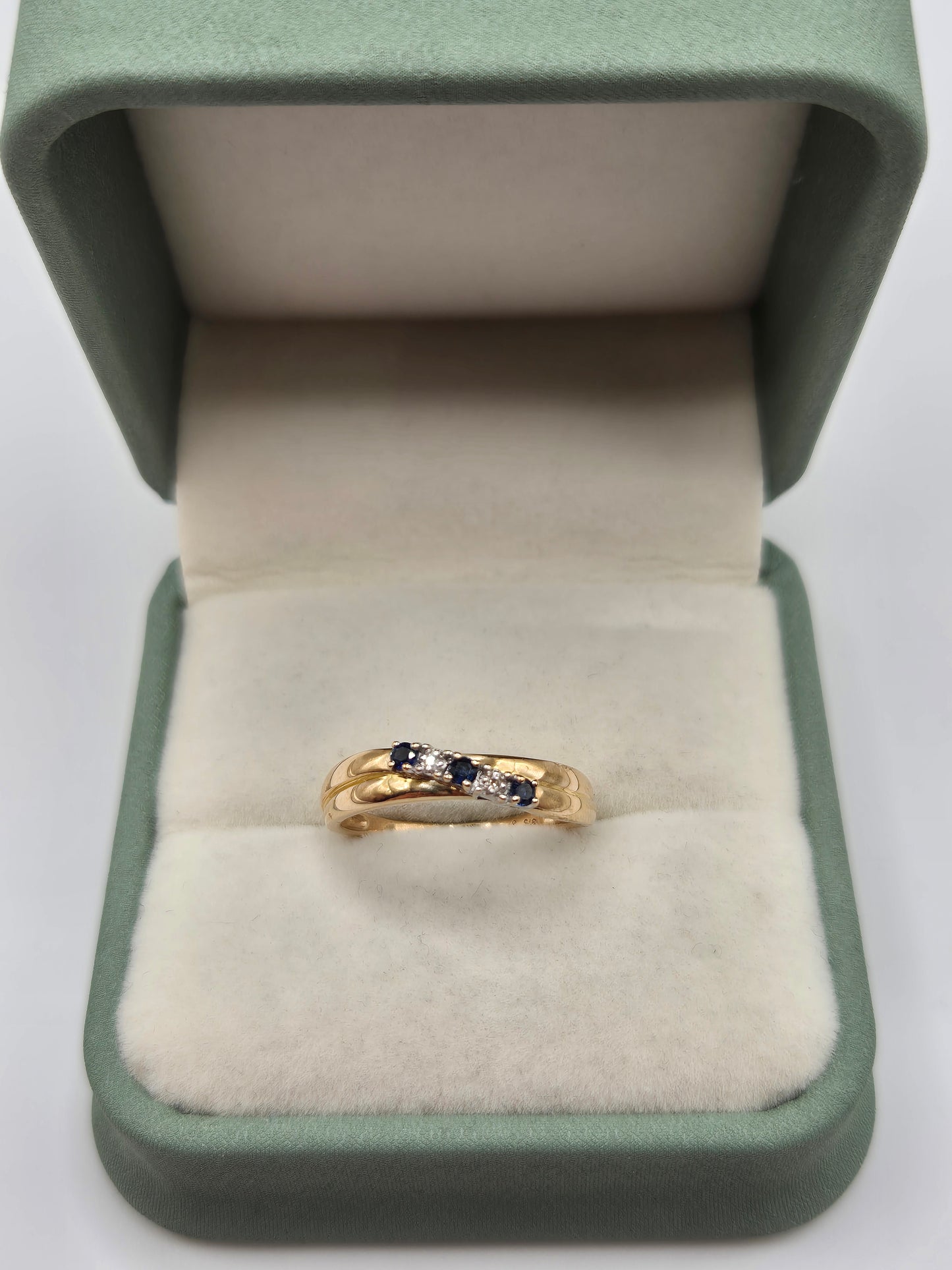 9ct gold sapphire and diamond ring