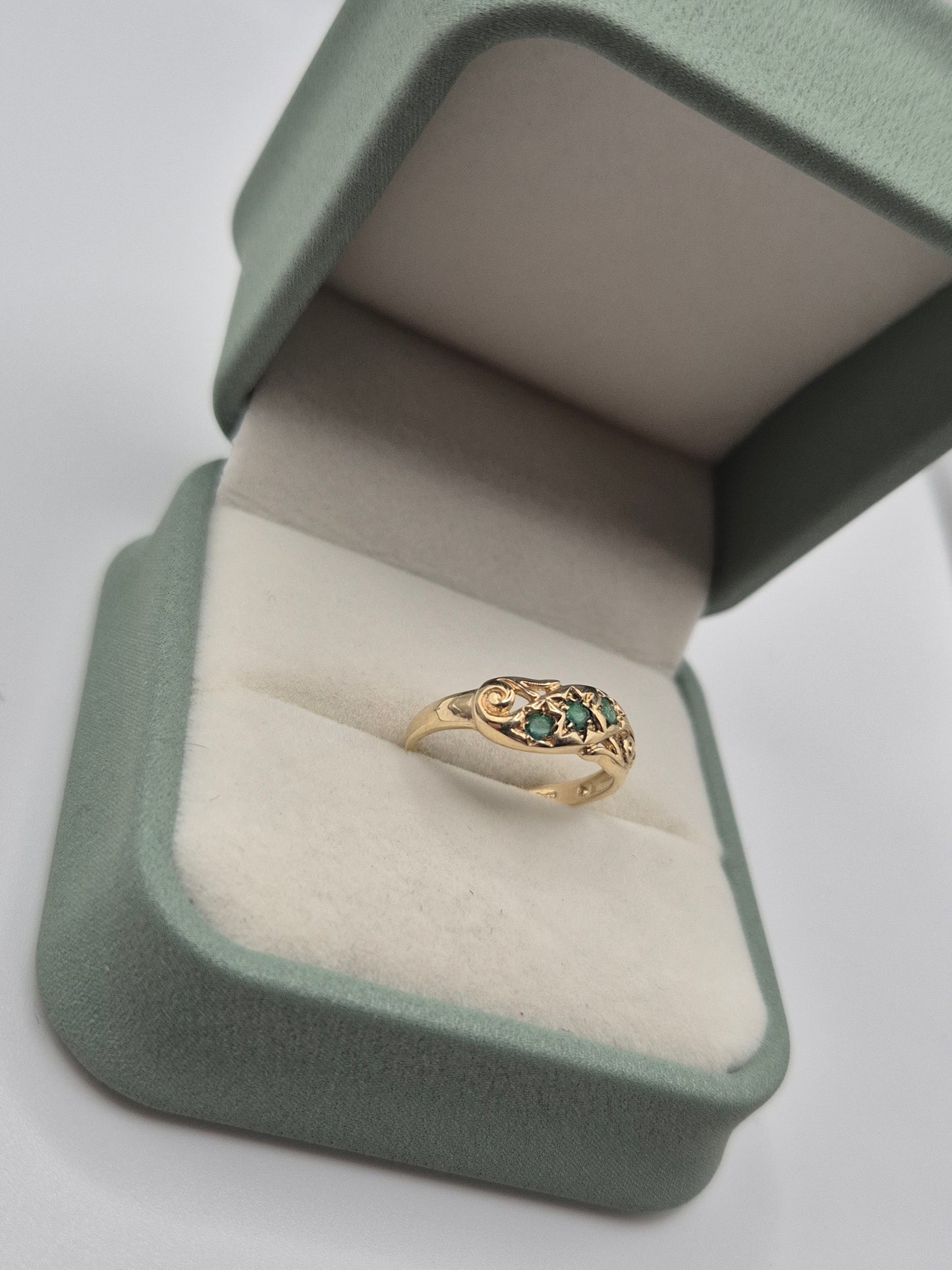 9ct gold emerald ring