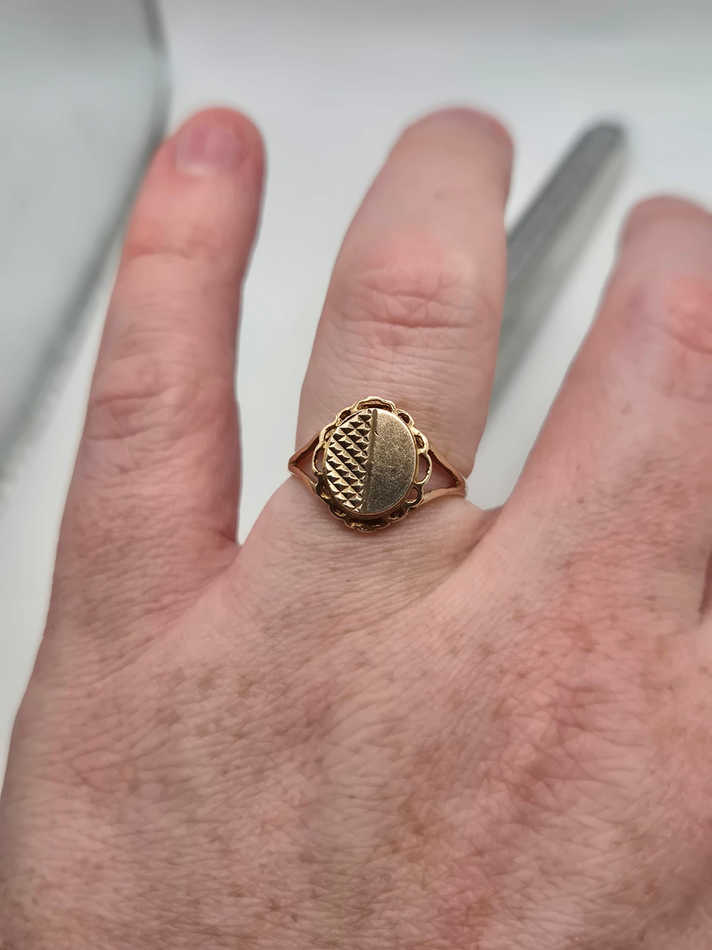 9ct gold signet ring