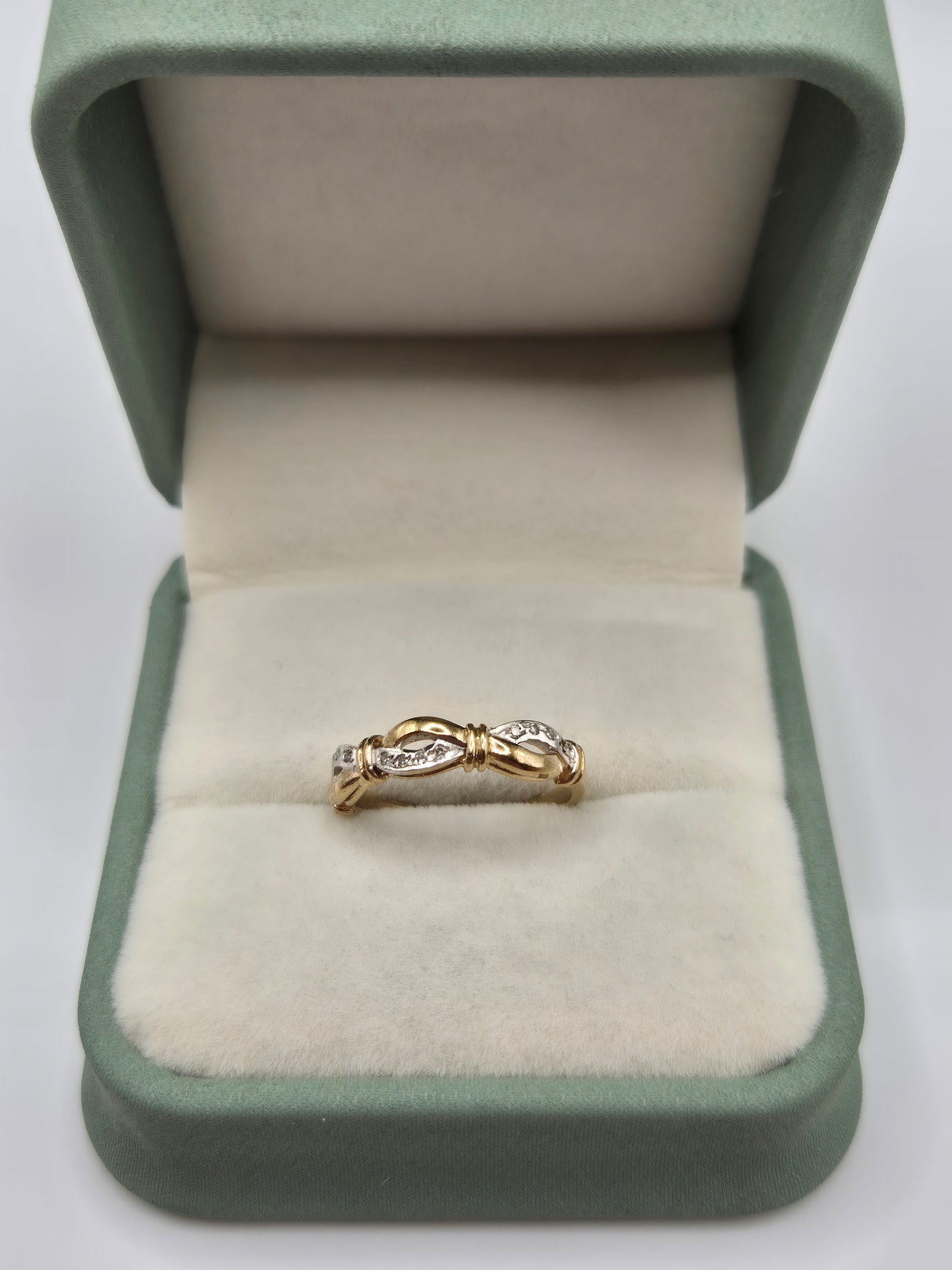 9ct gold diamond ring