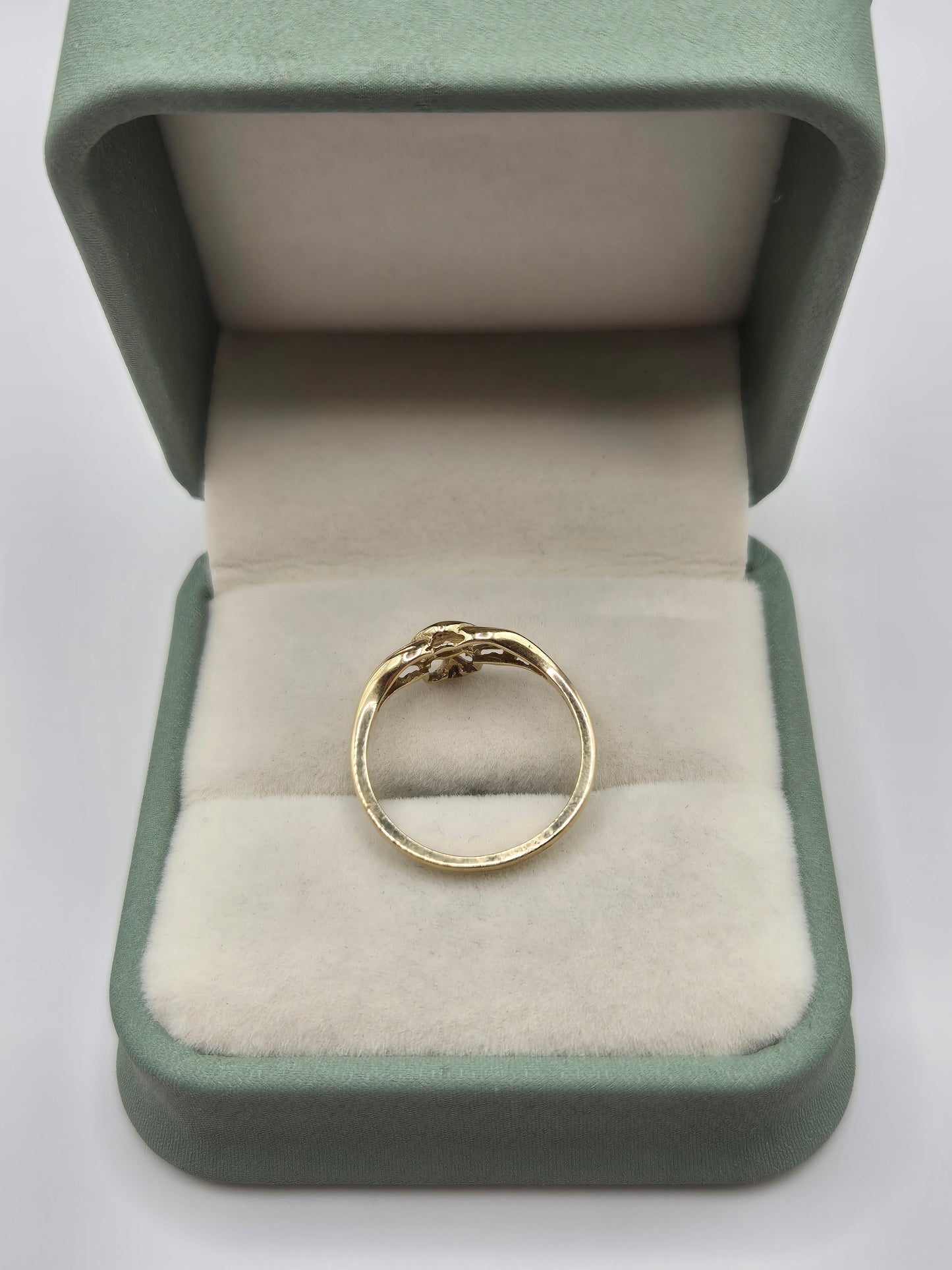 9ct gold claddagh ring