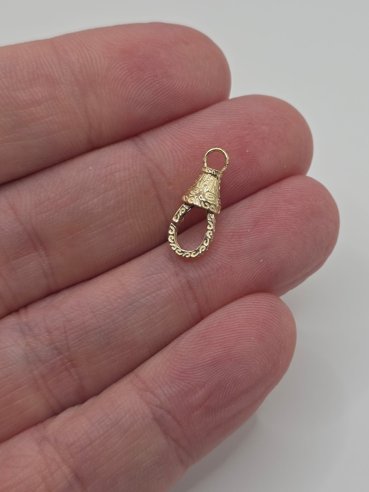 9ct gold engraved dog clip (2)